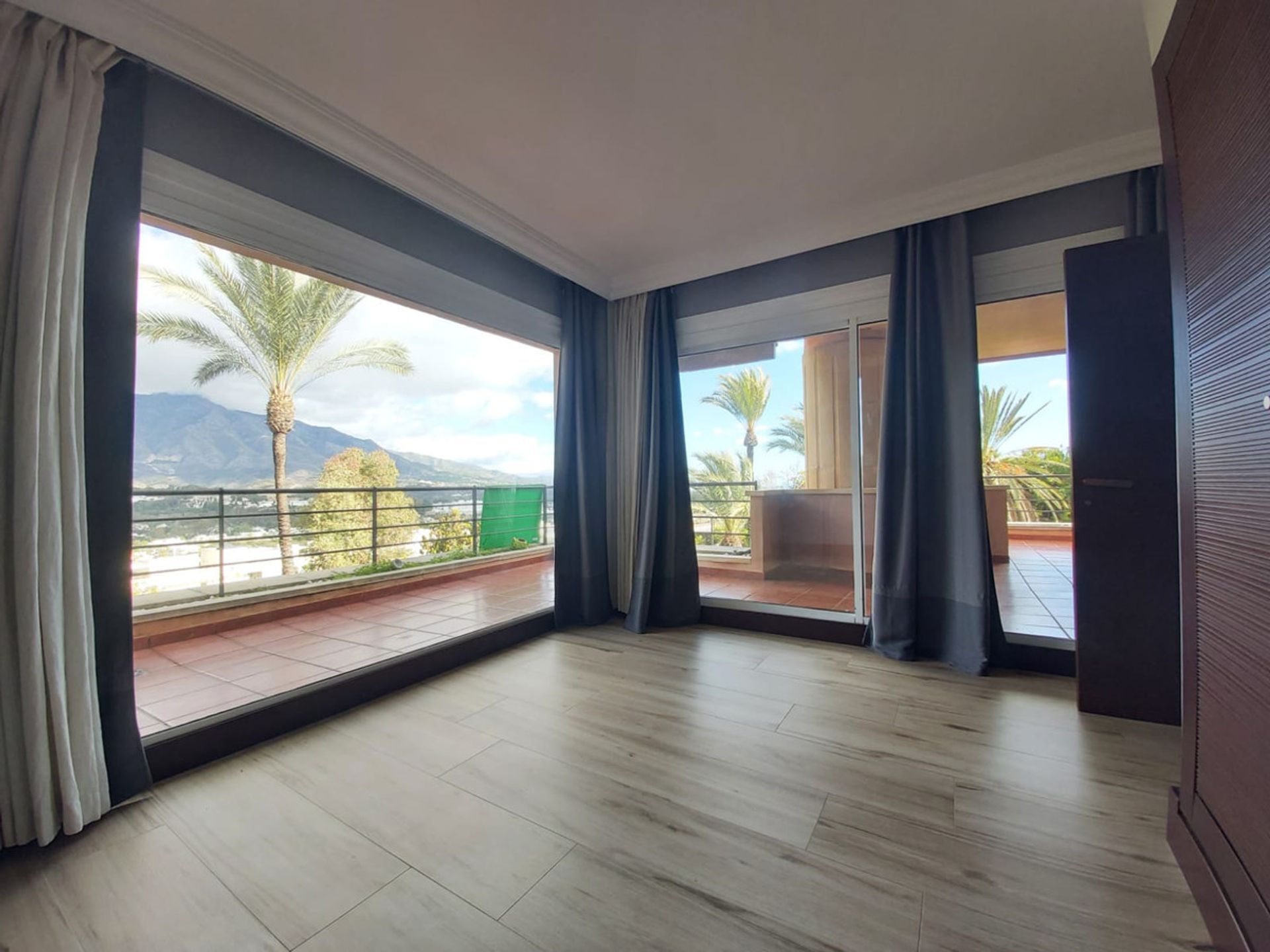 Condominium in Marbella, Andalucía 11049926