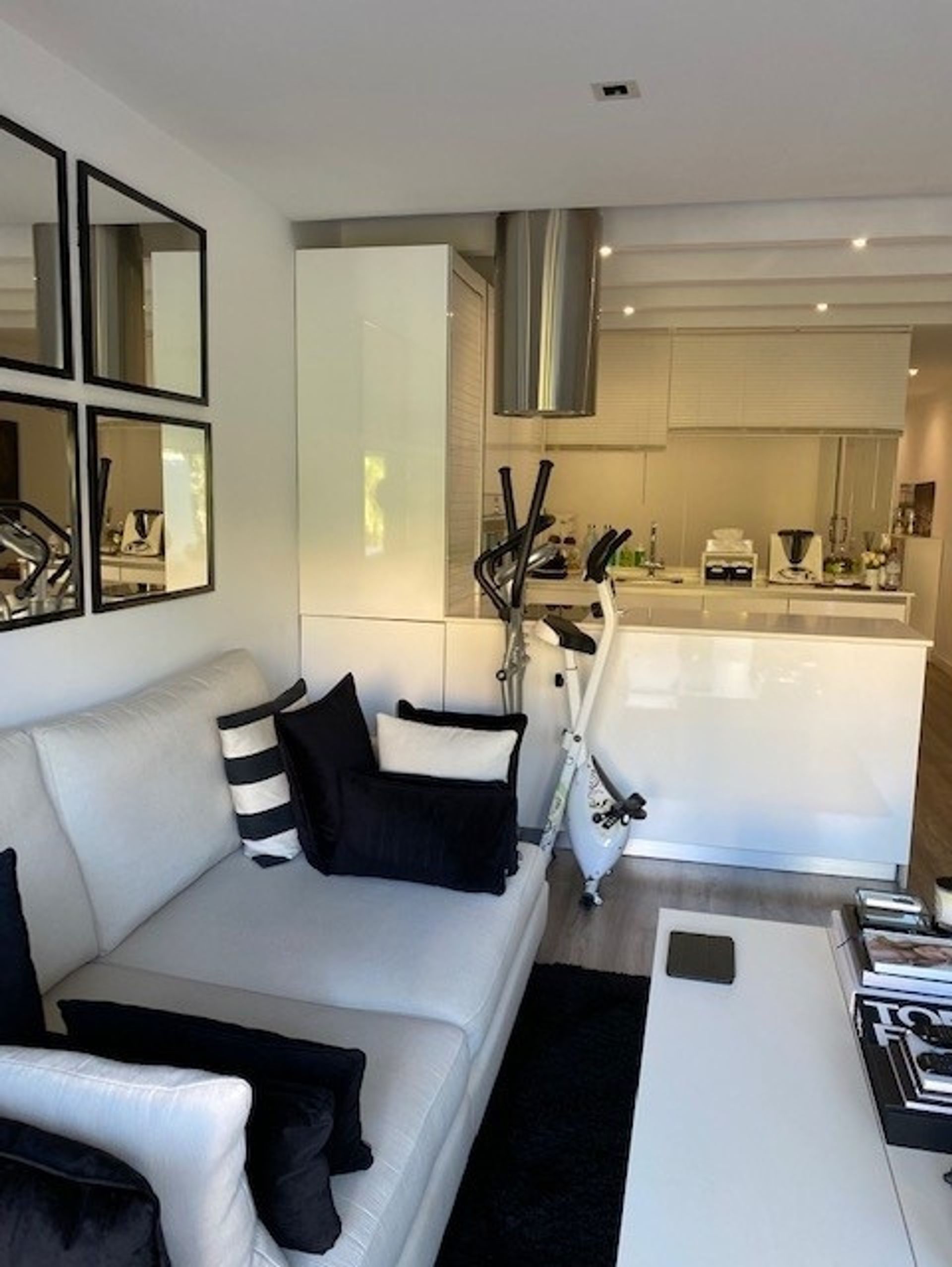 Condominium in Marbella, Andalucía 11049954