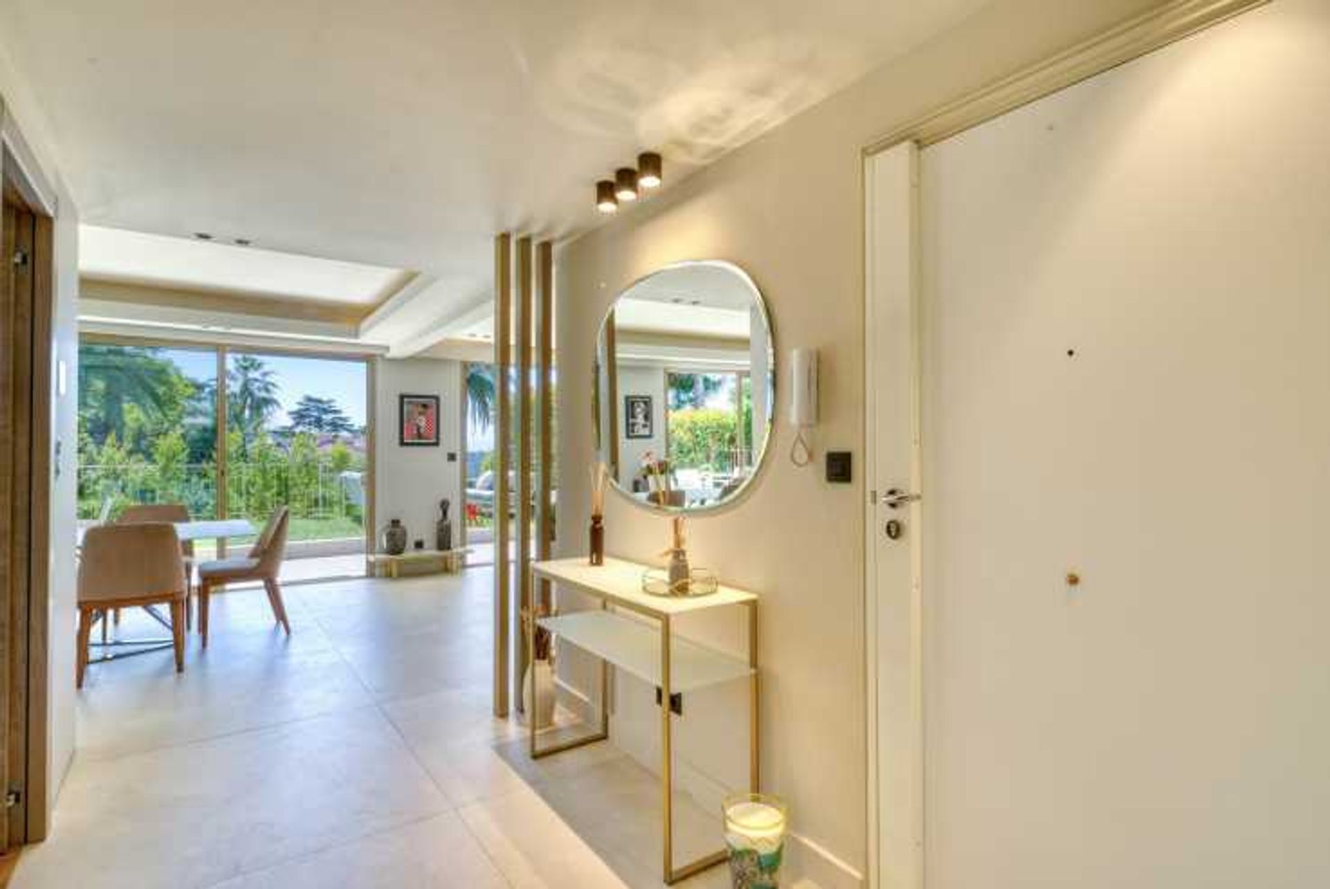 Condominium in Cannes, Provence-Alpes-Côte d'Azur 11049981