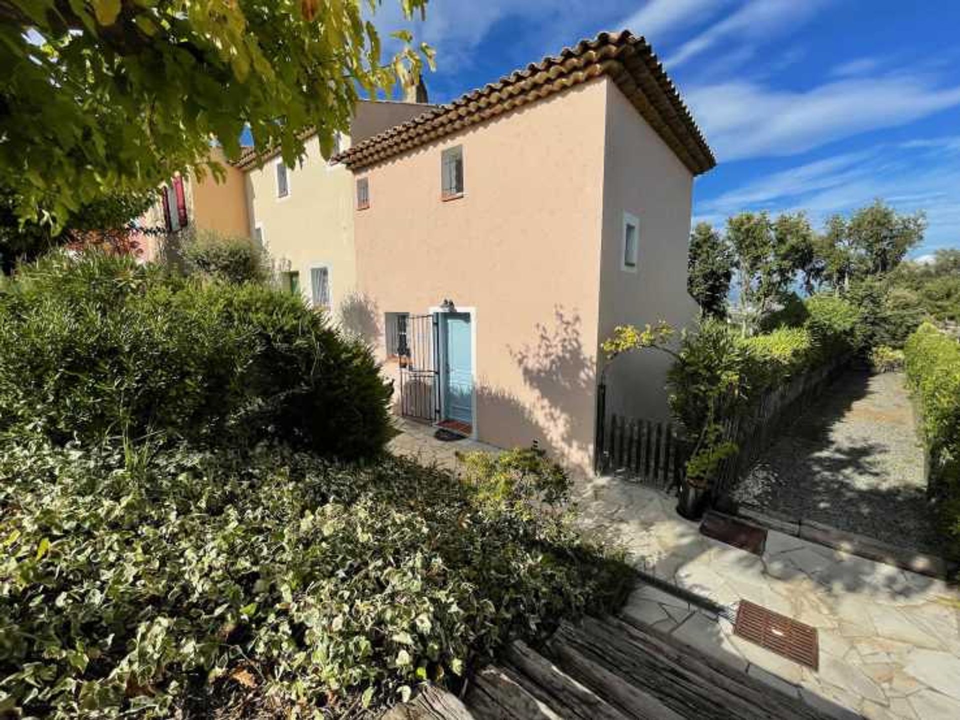 Hus i Roquebrune-sur-Argens, Provence-Alpes-Côte d'Azur 11049988