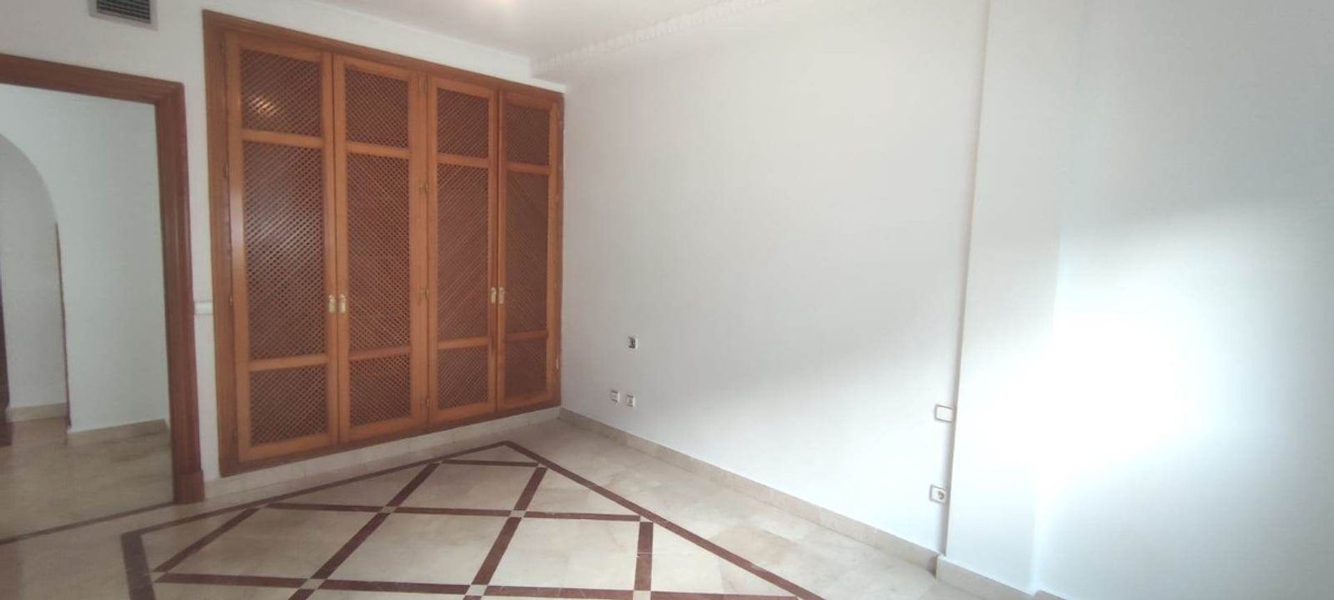 Condominium in Marbella, Andalucía 11050041