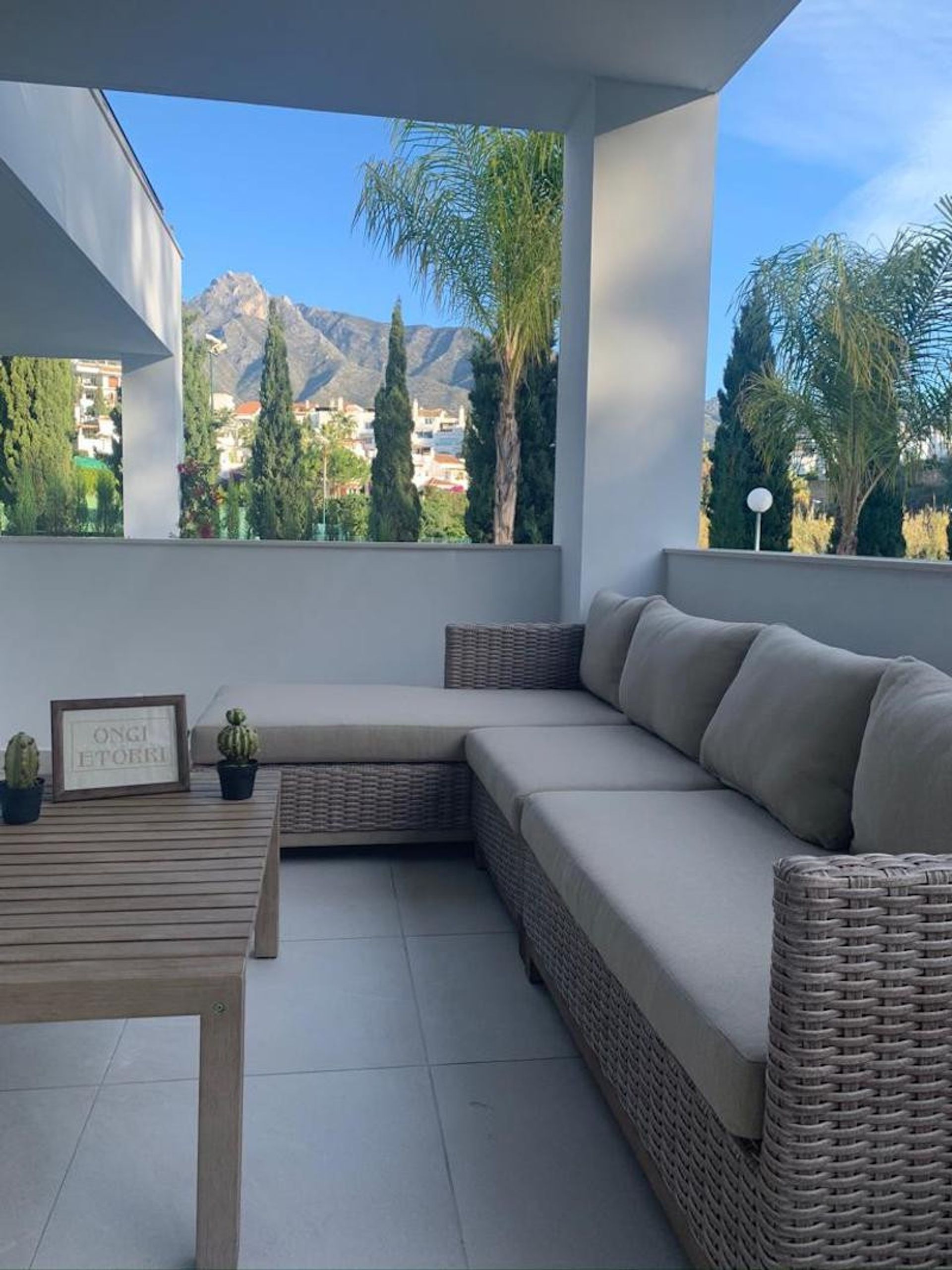 Condominium in Marbella, Andalucía 11050109