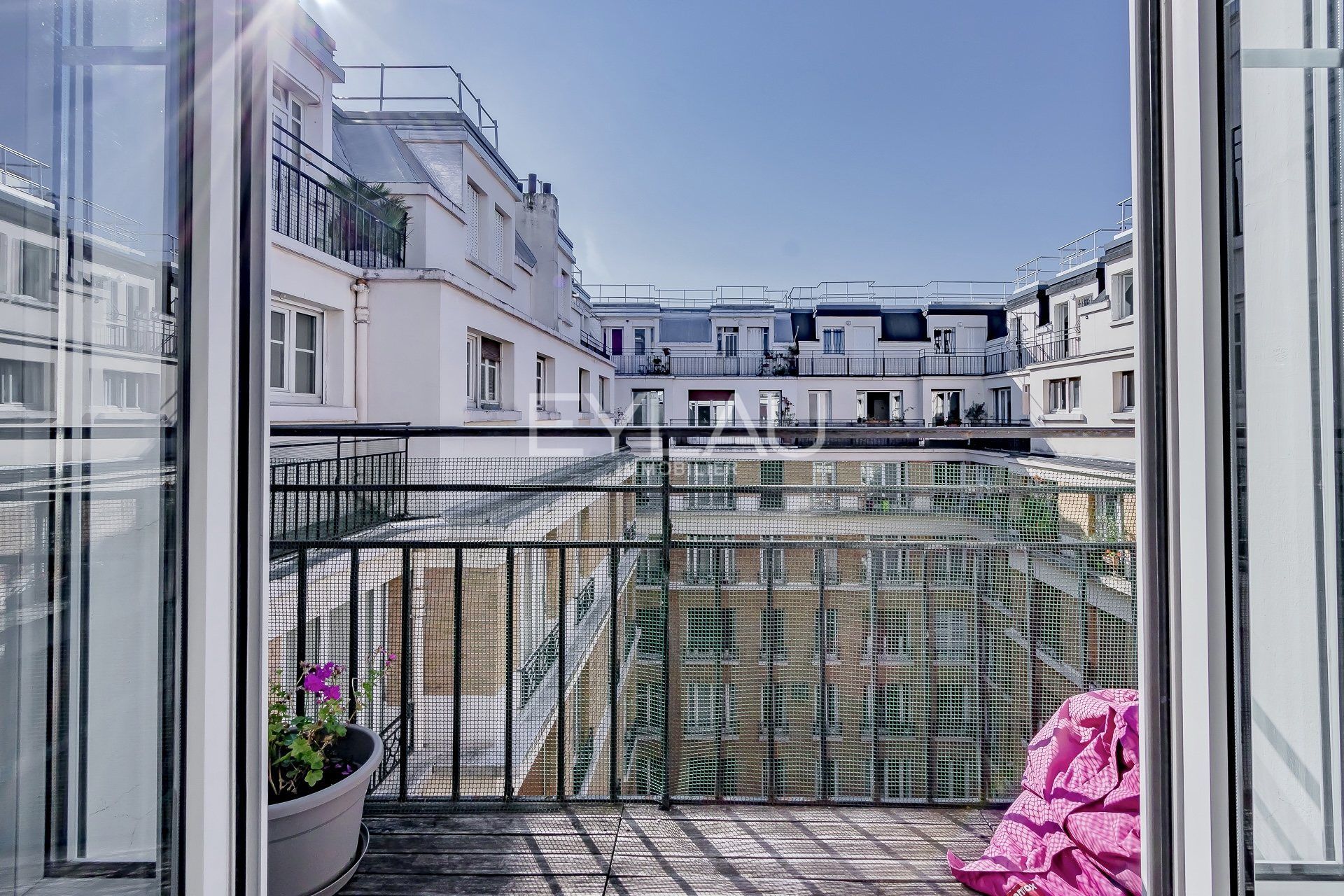 Condominium dans Paris, Île-de-France 11050710