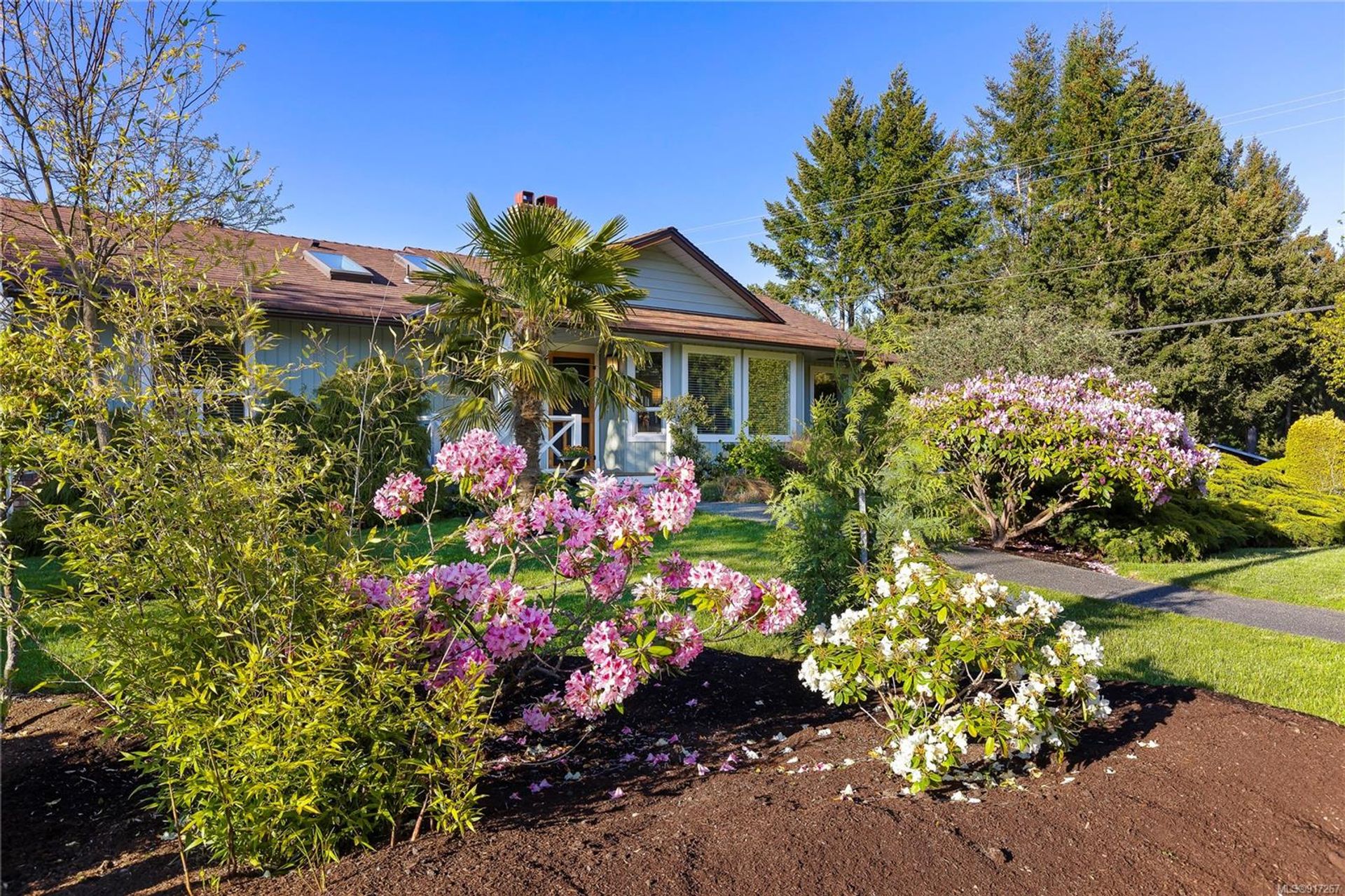 सम्मिलित में Qualicum Beach, British Columbia 11051025