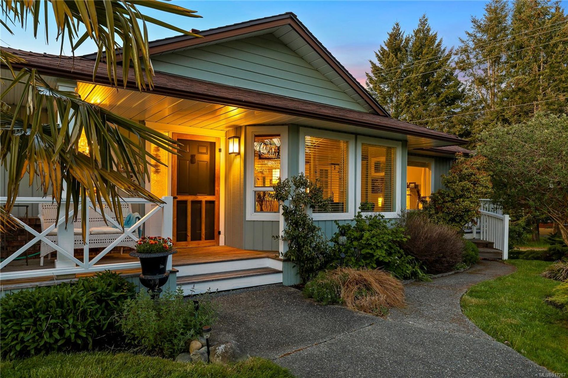 عمارات في Qualicum Beach, British Columbia 11051025