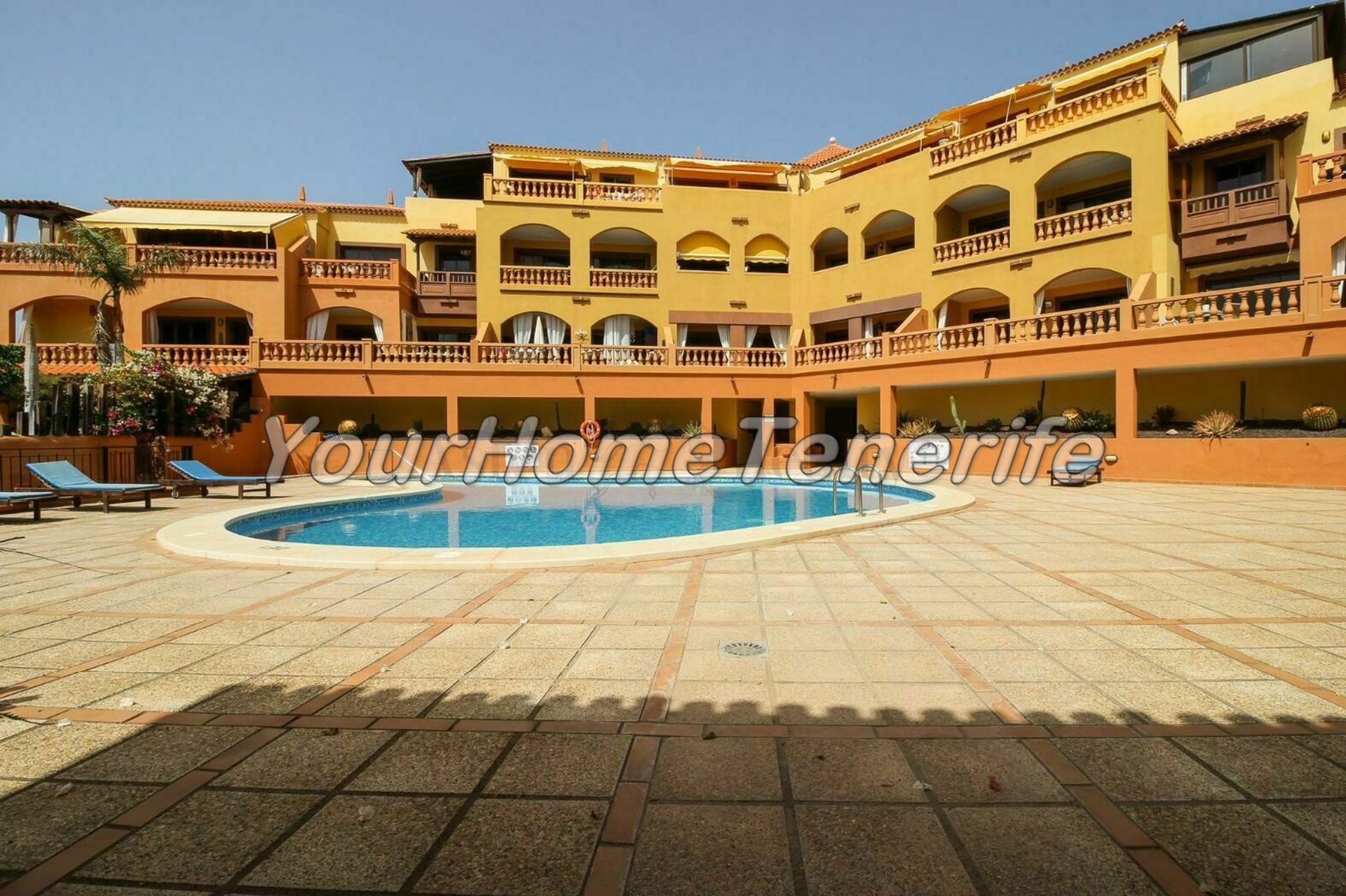 Condominium in Adeje, Canary Islands 11051555