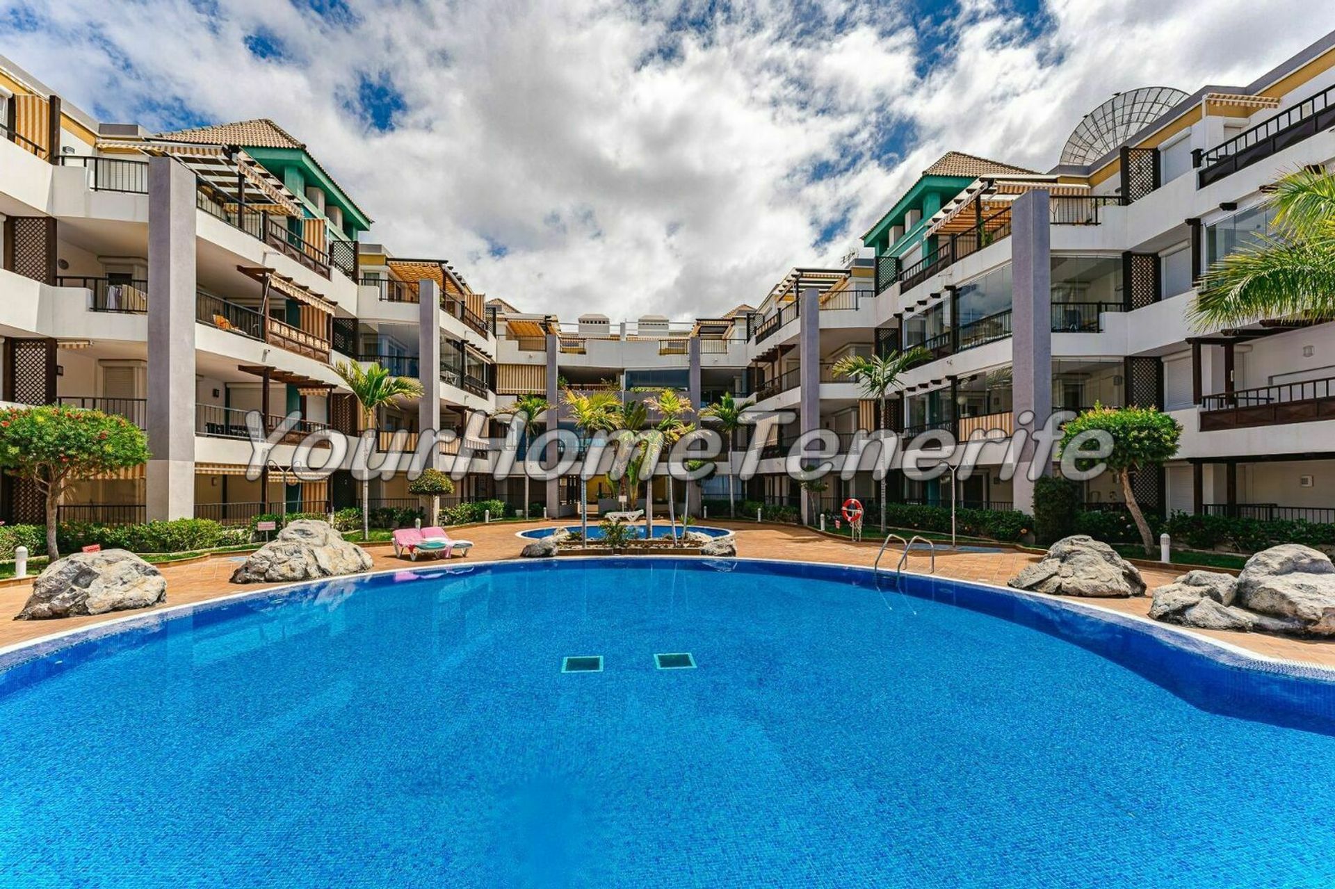 Condominium in Arona, Canary Islands 11051603