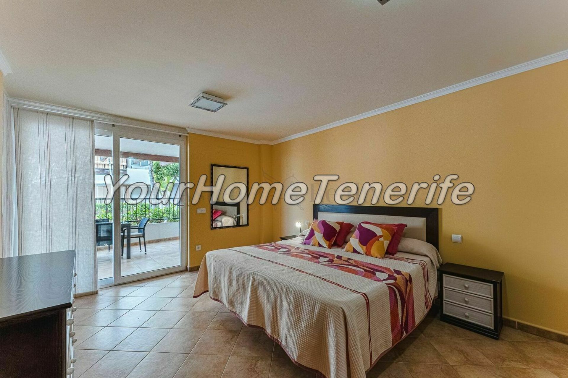 Condominium in Arona, Canary Islands 11051603