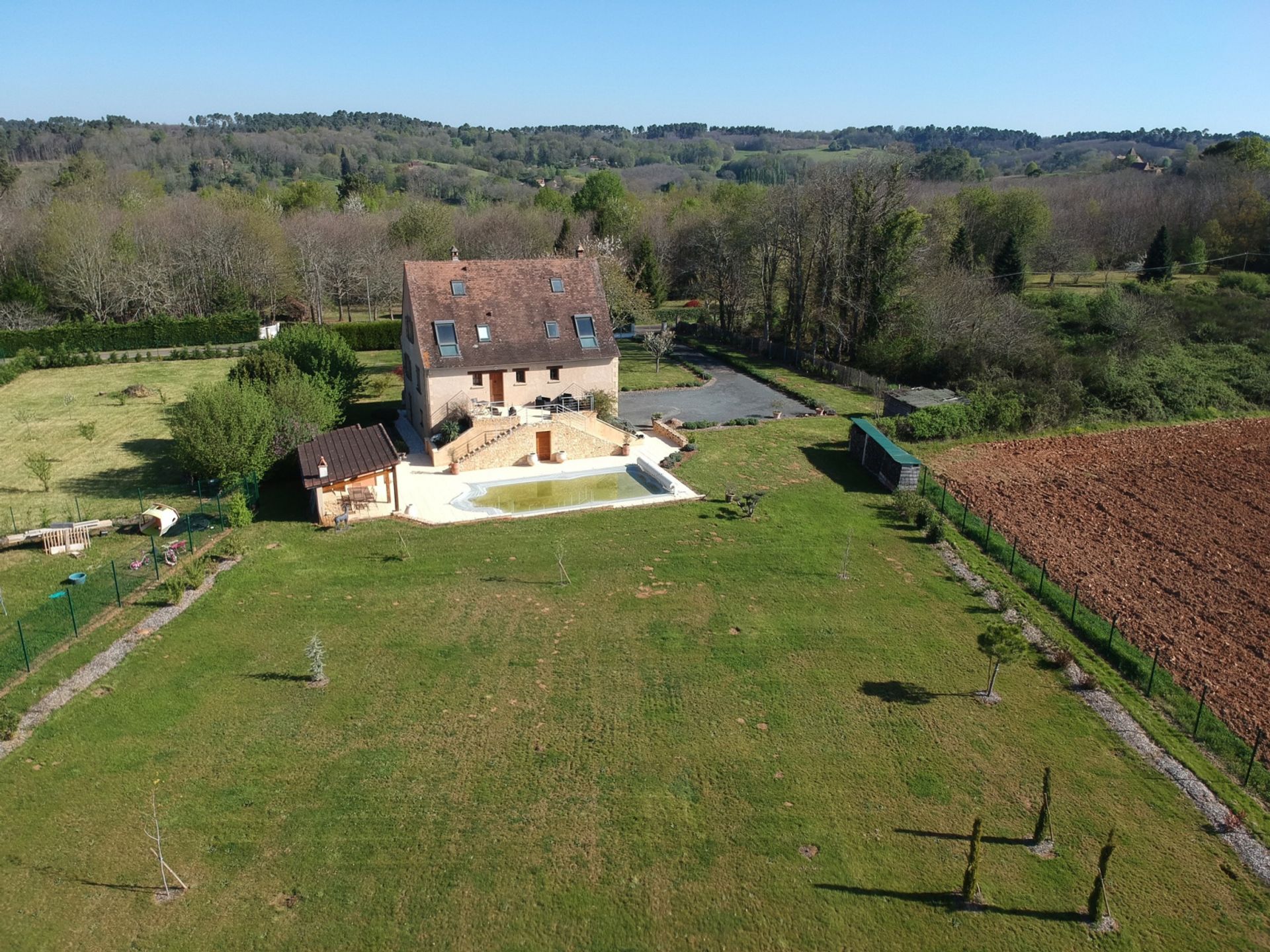 Jord i Le Coux, Nouvelle-Aquitaine 11051725