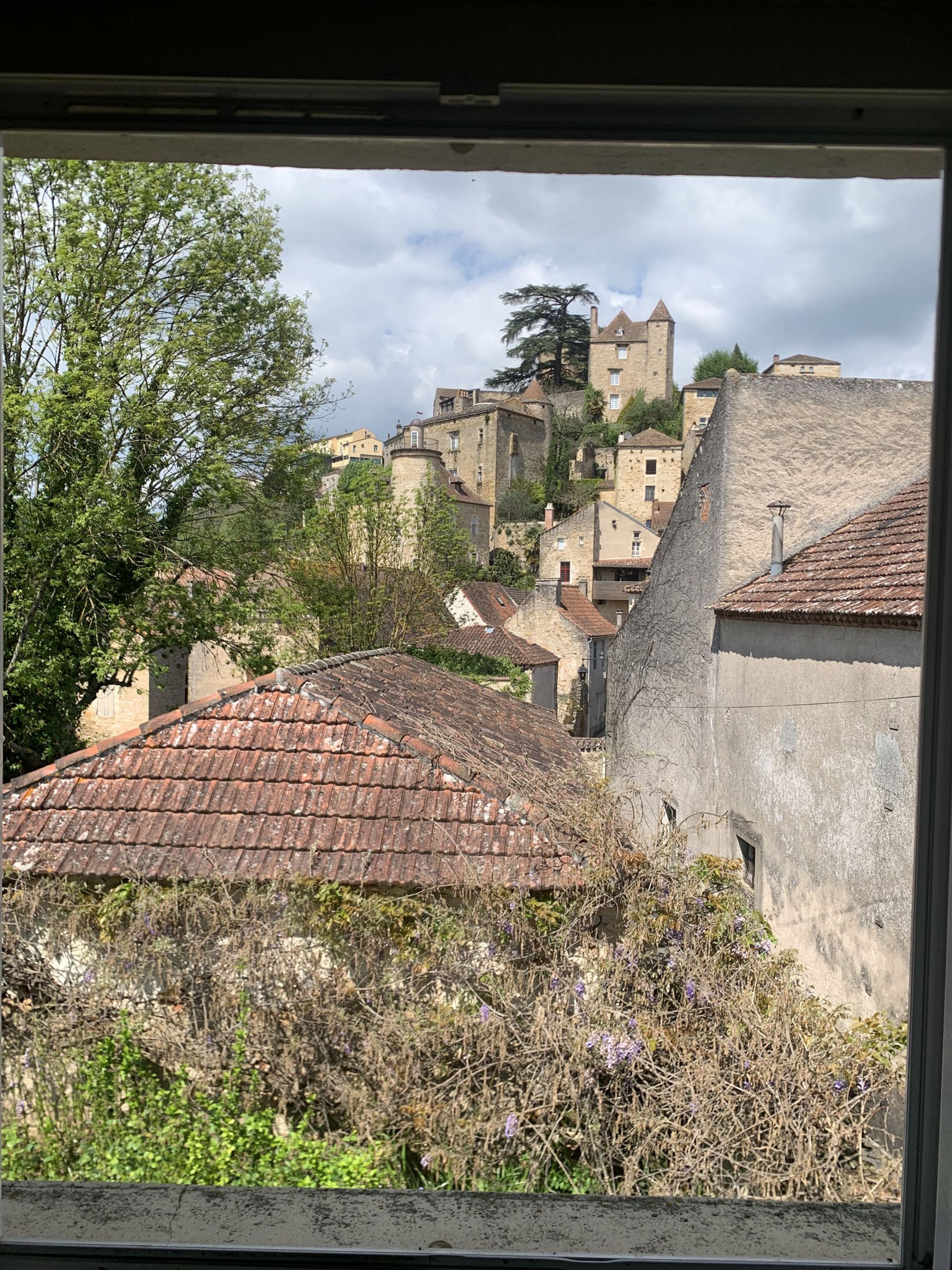 Hus i Puy-l'Eveque, Occitanie 11051800