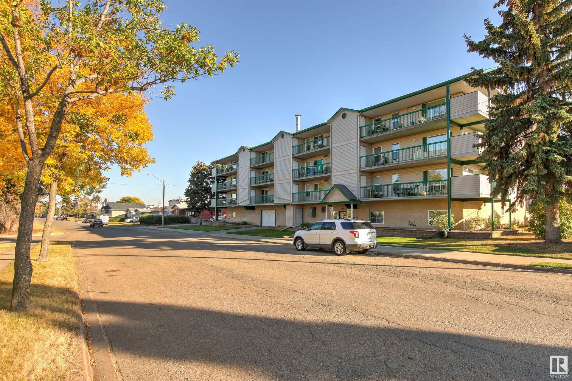 Condominio nel Boschetto di abete rosso, Alberta 11052085