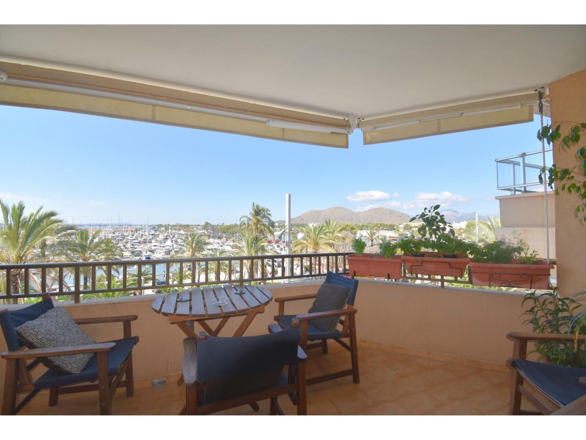 Condominium in Port d'Alcúdia, Illes Balears 11052801