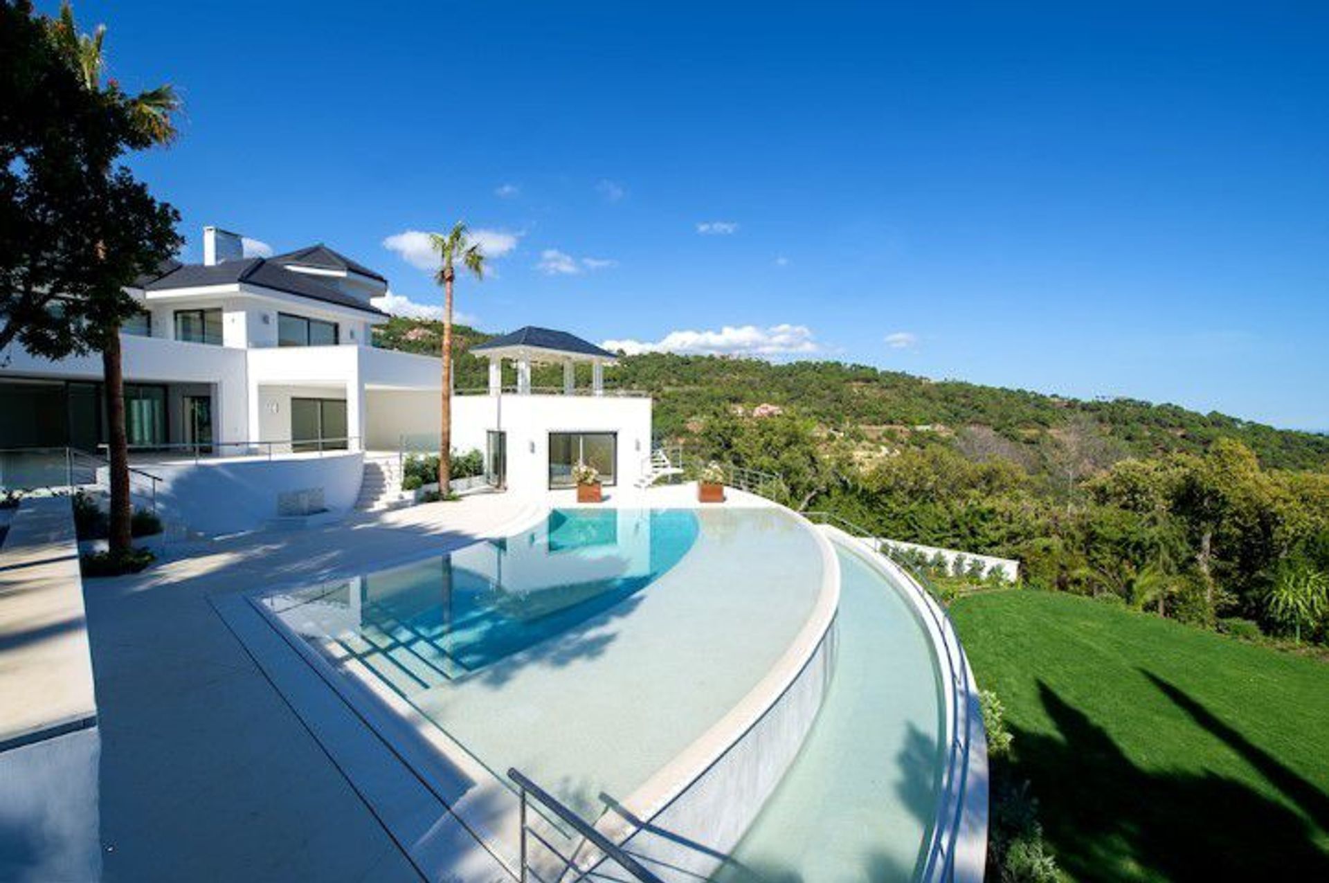 House in Marbella, Andalusia 11052897