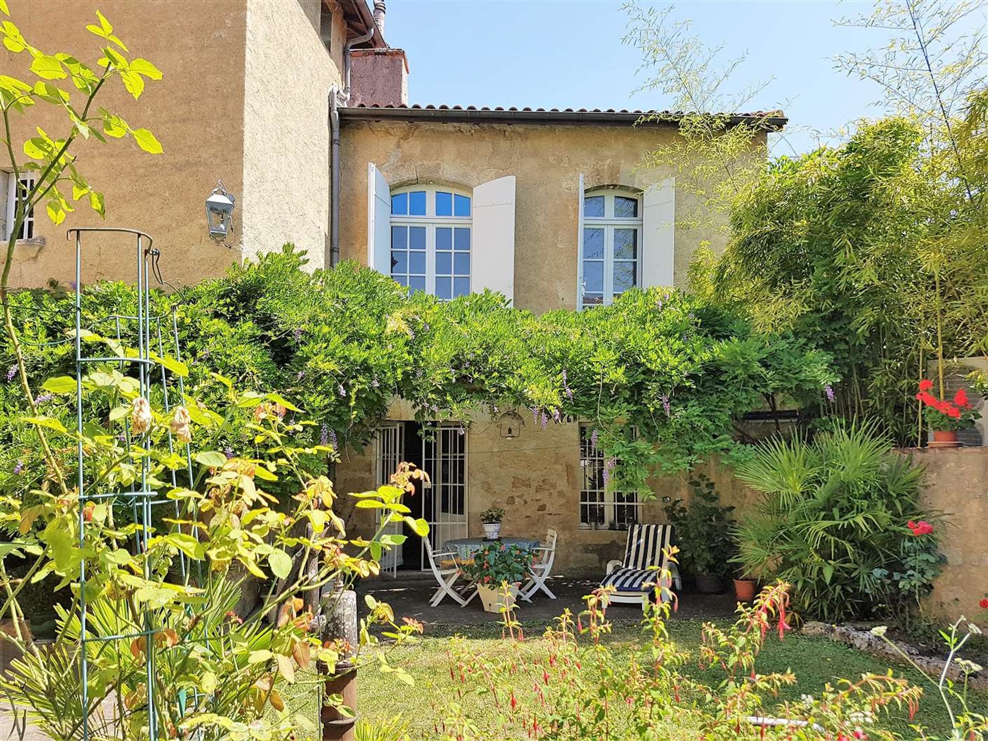 Condominium in Condom, Occitanie 11053230