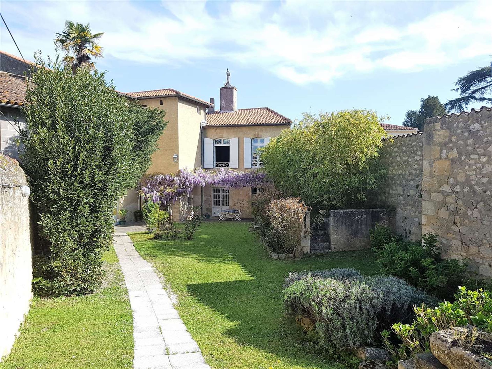 Condominium in Condom, Occitanie 11053230