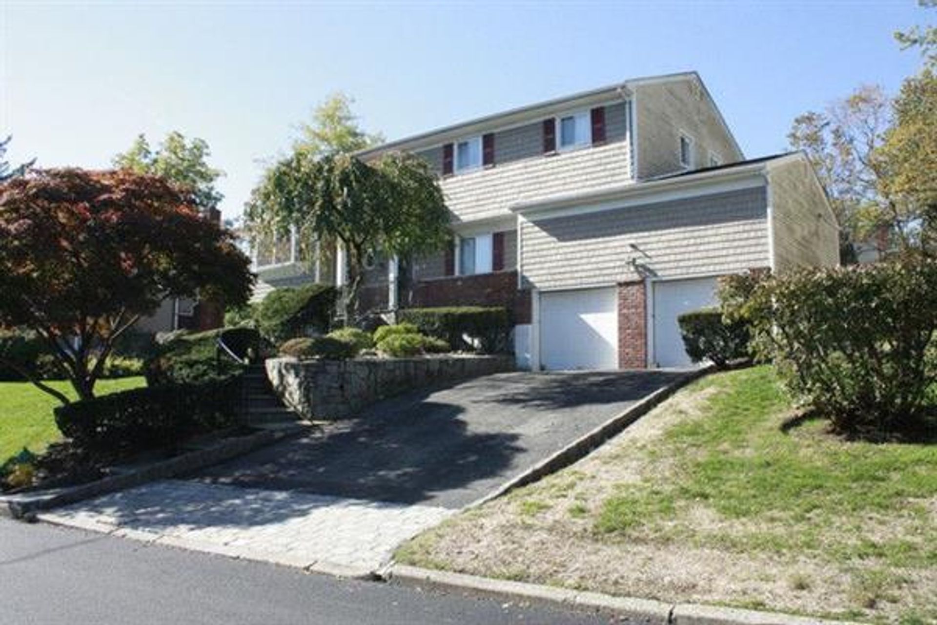 House in Elmsford, New York 11055032