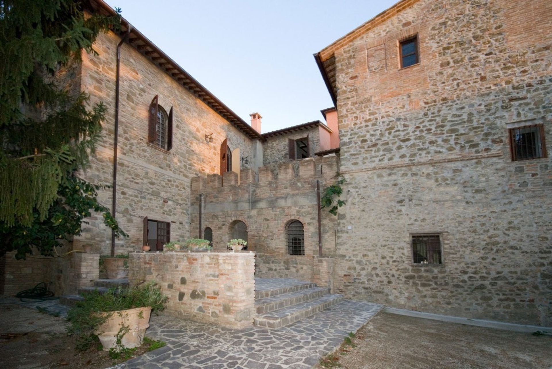 rumah dalam Deruta, Umbria 11055729