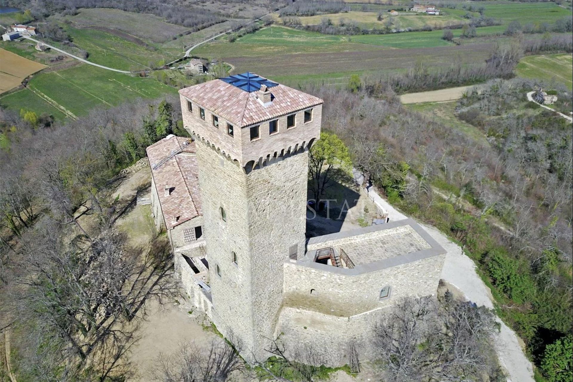 casa en Passignano sul Trasimeno, Umbria 11056098