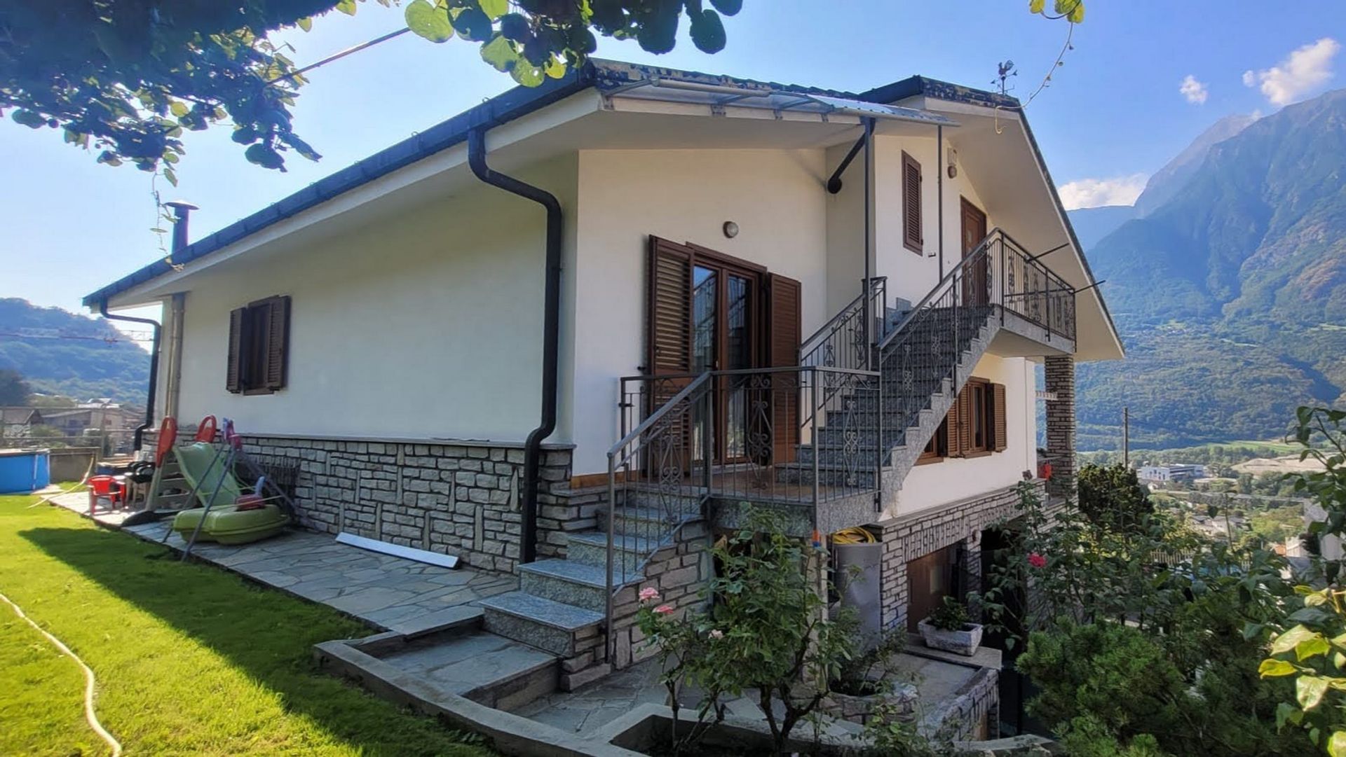 rumah dalam Villefranche, Valle d'Aosta 11057377