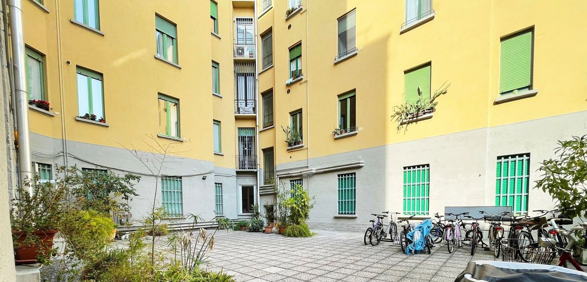 Condominium in Milan, Lombardy 11057512