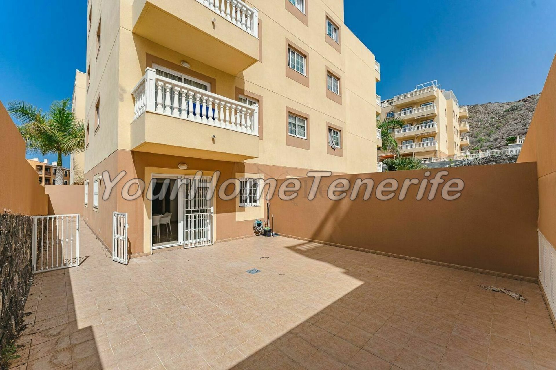 Condominium in Los Cristianos, Canarische eilanden 11062967