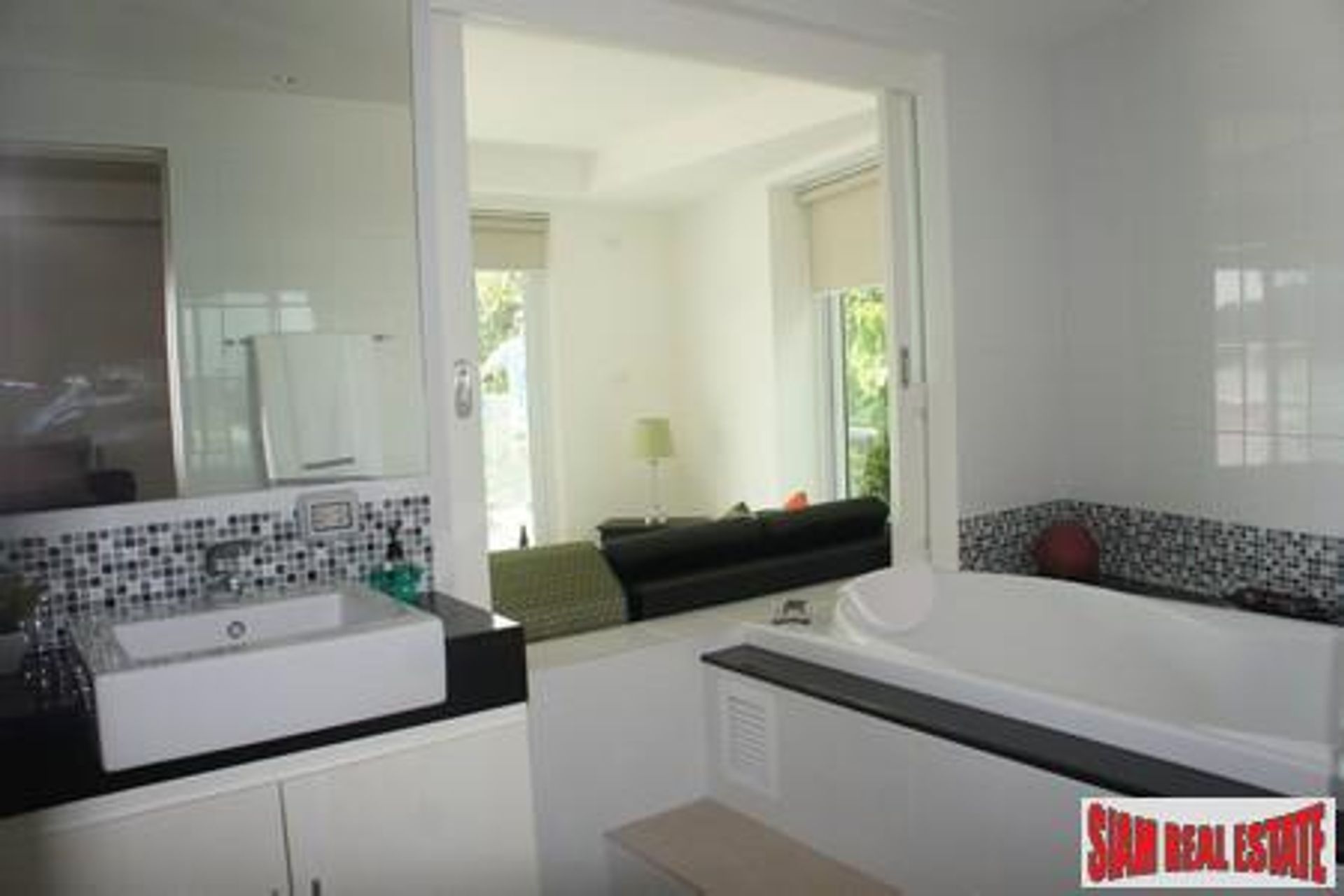 Condominium in Karon, Phuket 11063619