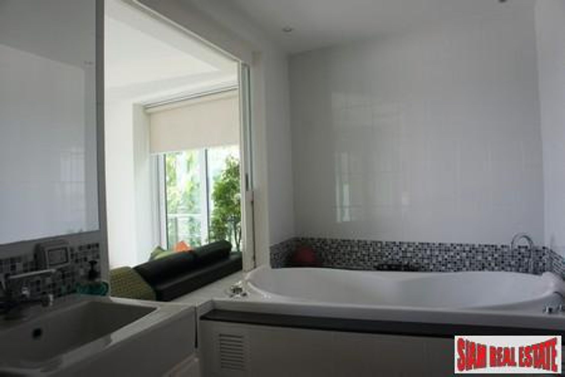 Condominium in Karon, Phuket 11063619