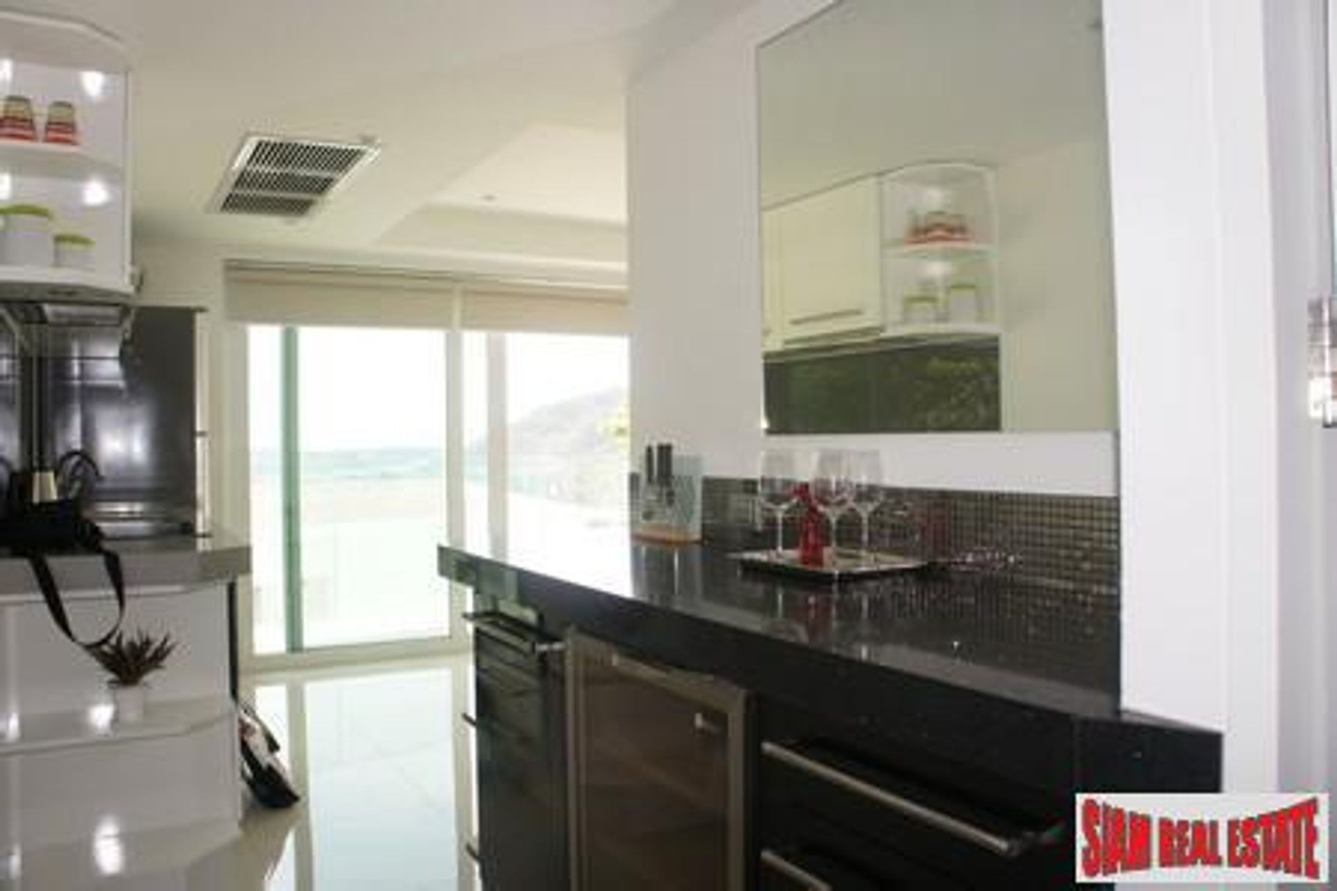 Condominium in Karon, Phuket 11063619