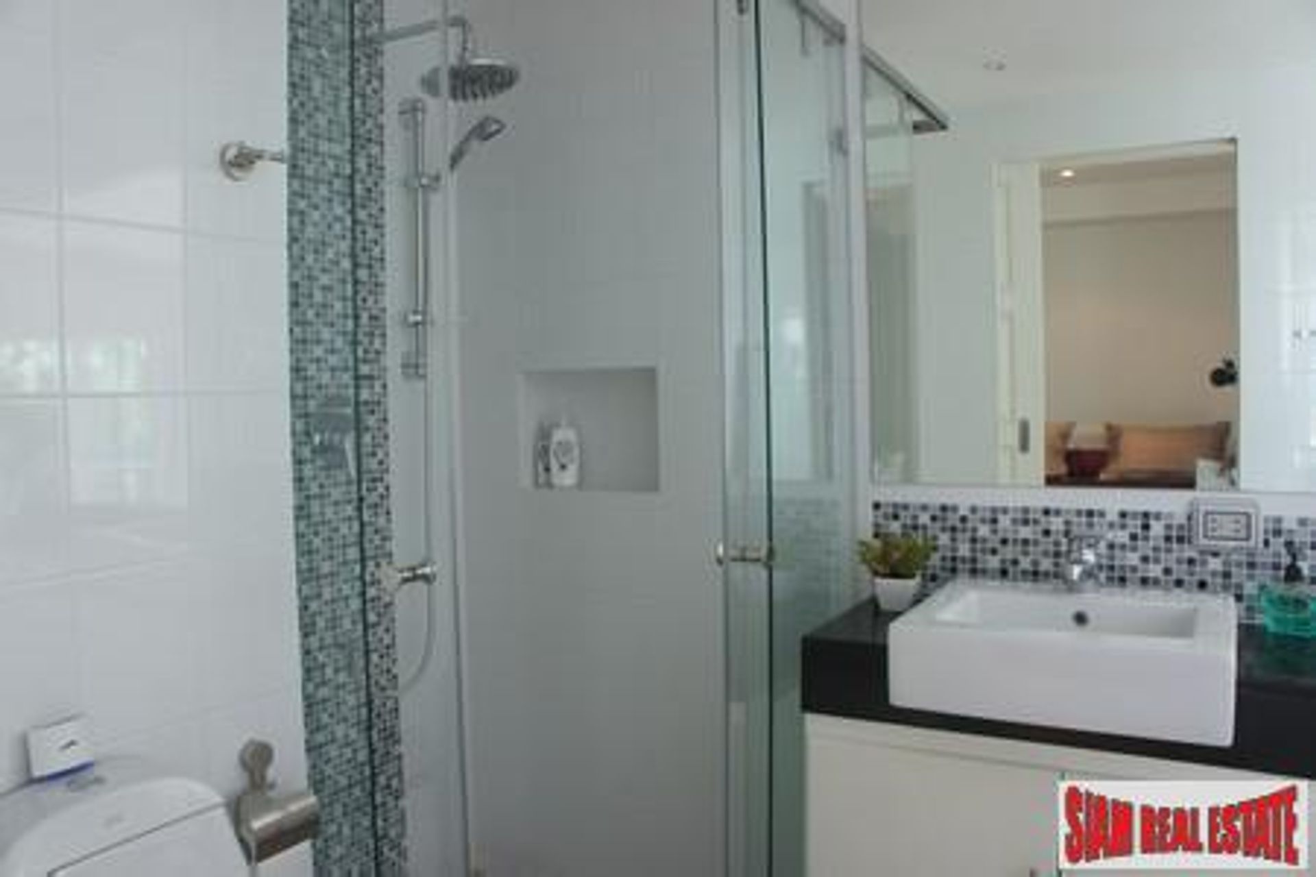 Condominium in Karon, Phuket 11063619