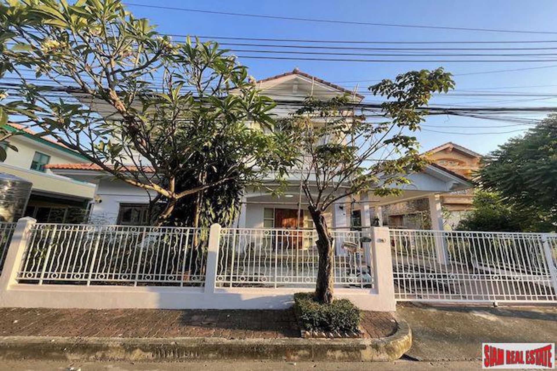 rumah dalam Ban Khlong Samrong, Samut Prakan 11063638