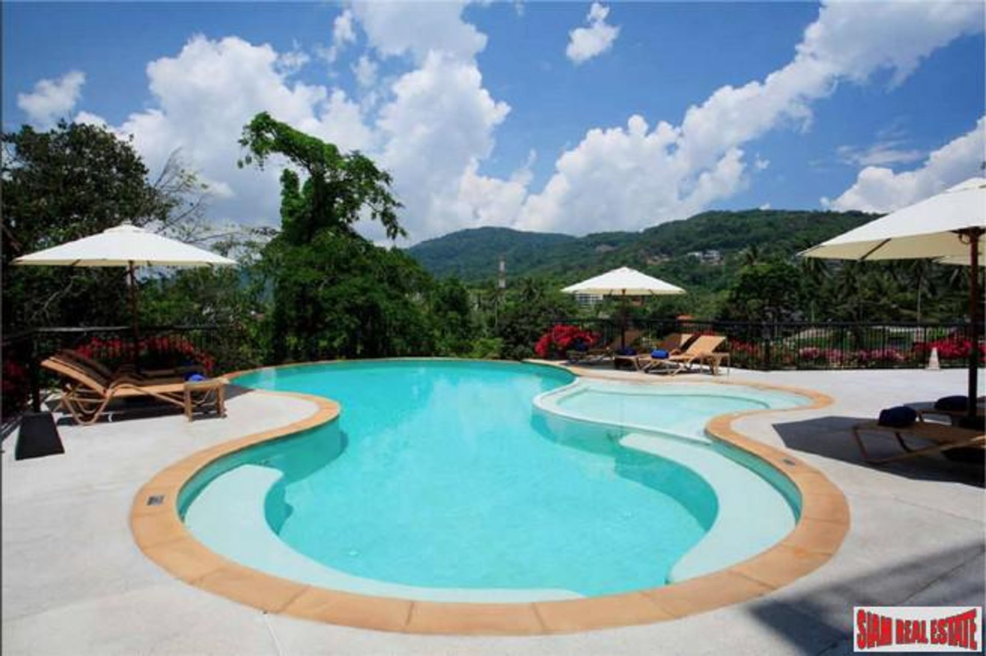 Condominium dans Choeng Thale, Phuket 11064145