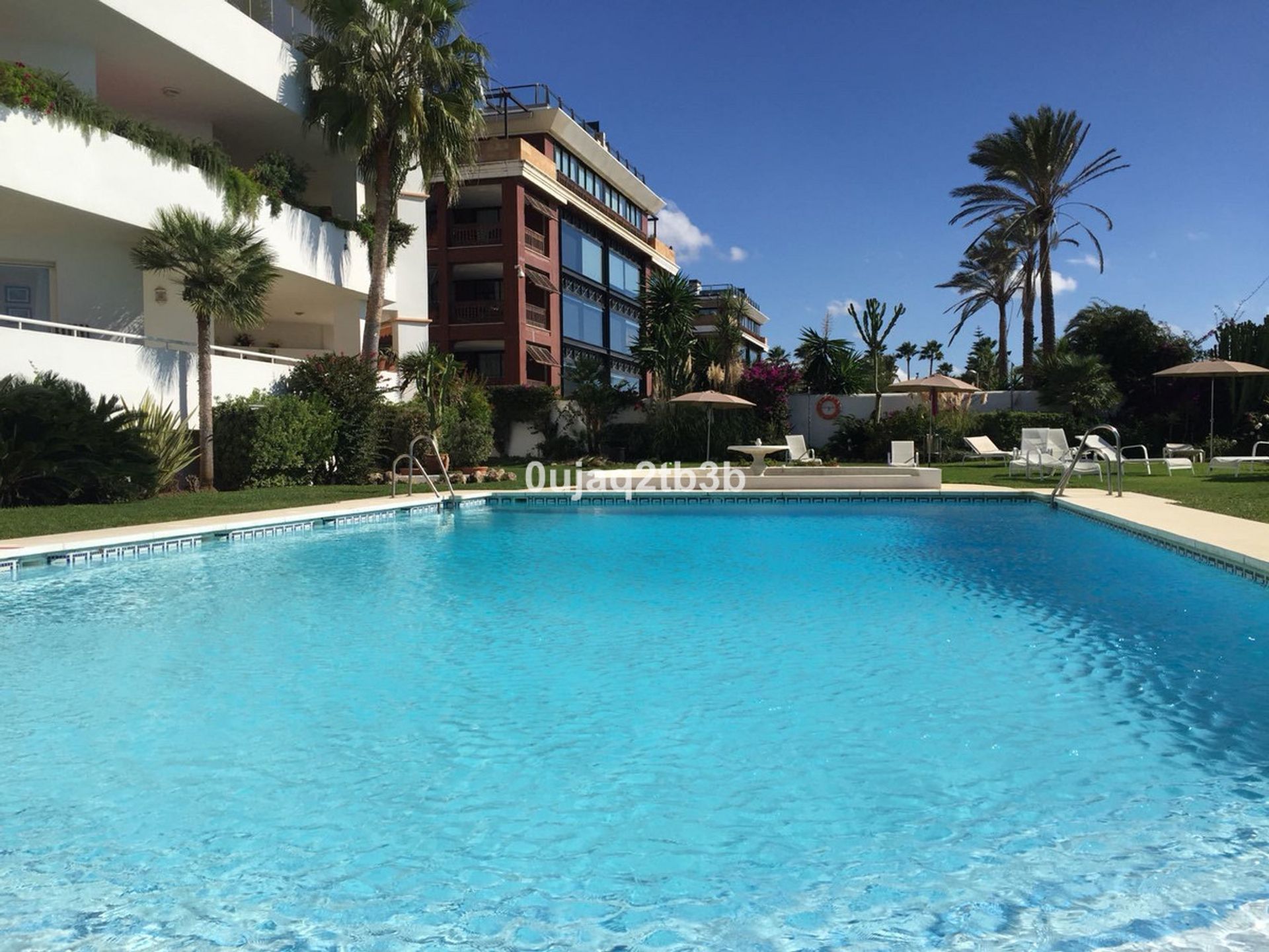 Condominium in Marbella, Andalucía 11064536