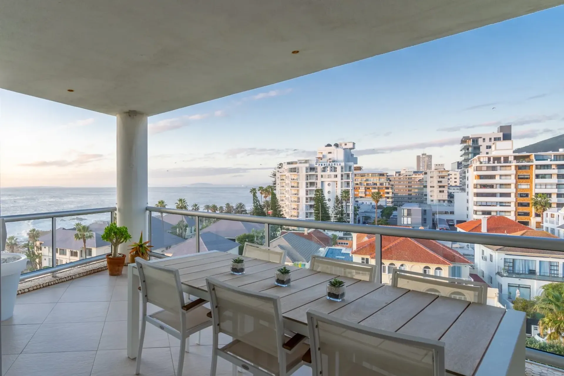 Condominium in Cape Town, 302 Beach Road 11065103