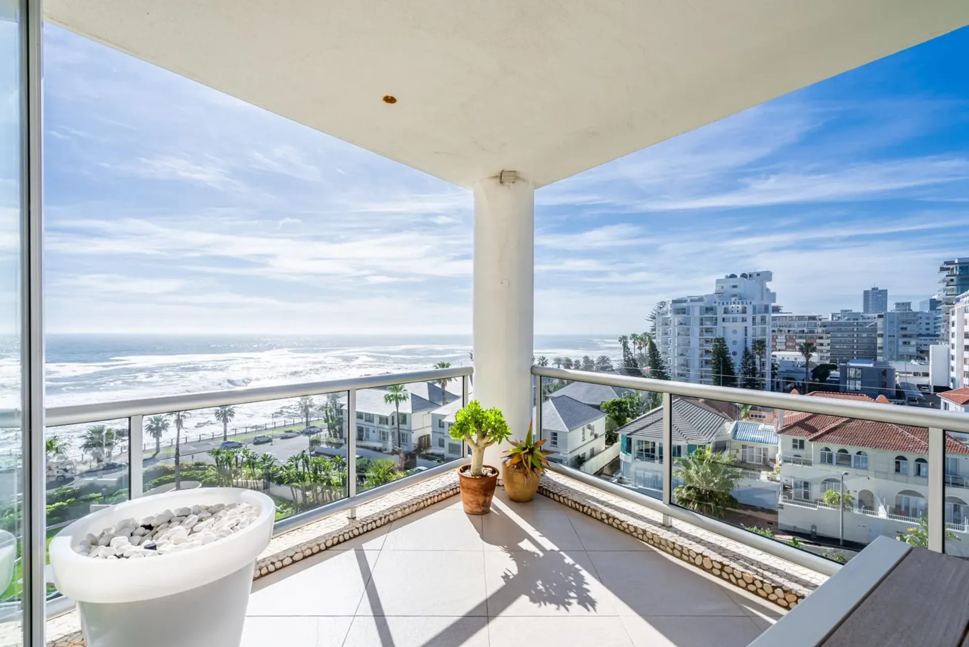 Condominium in Cape Town, 302 Beach Road 11065103