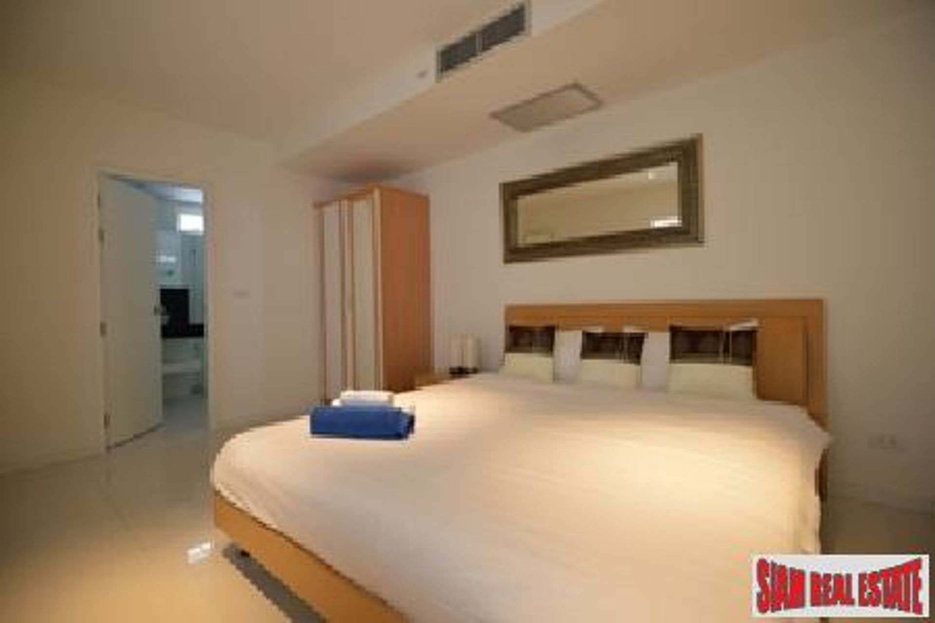 Condominium in Ban Kata, Phuket 11067815