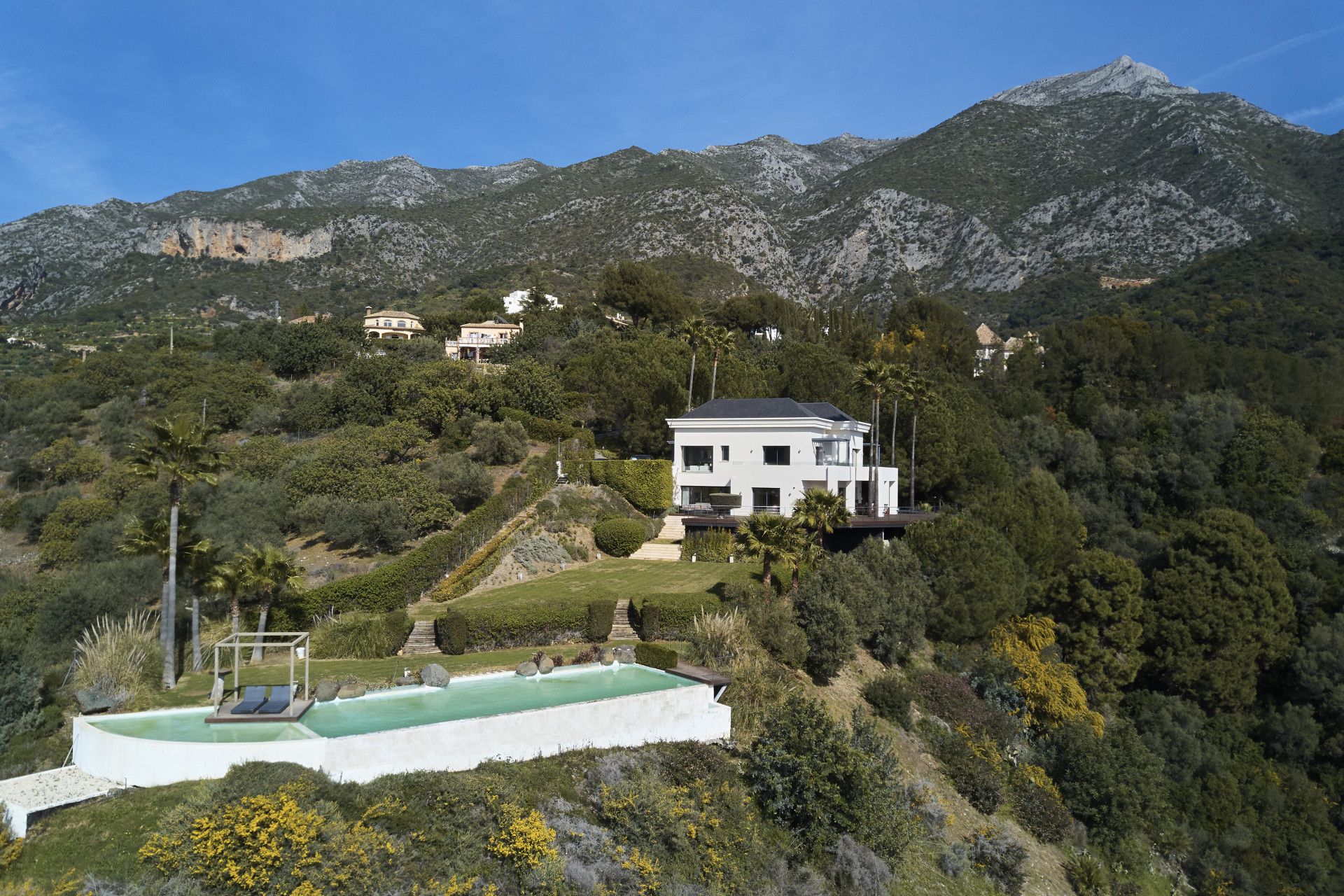 Plusieurs maisons dans Istán, Andalucía 11068785