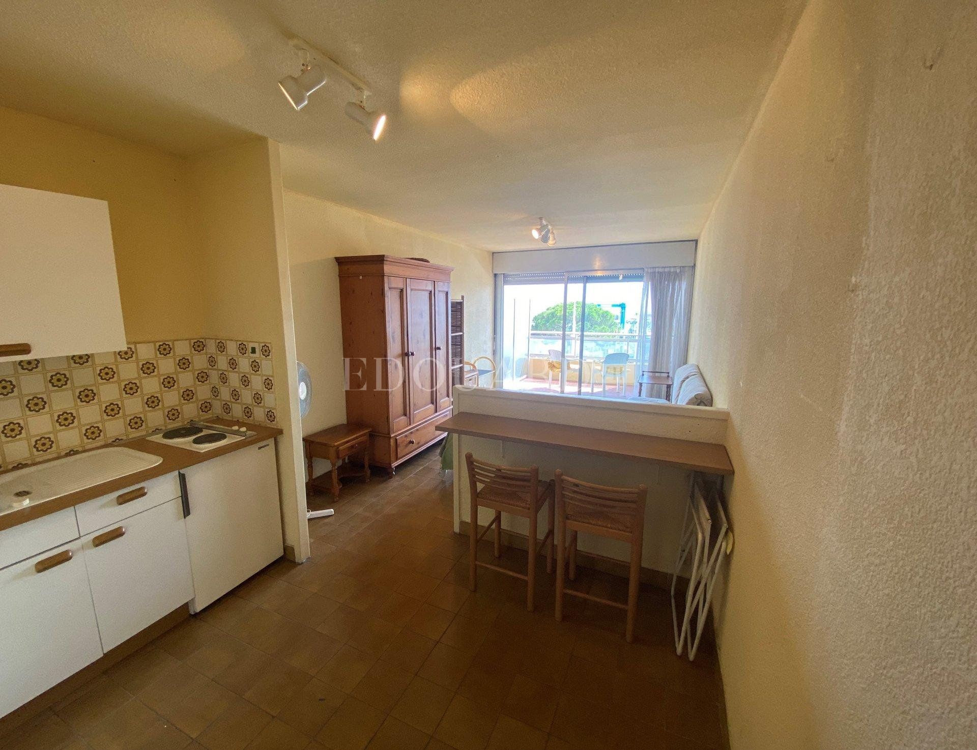 Condominium in Menton, Provence-Alpes-Côte d'Azur 11068813