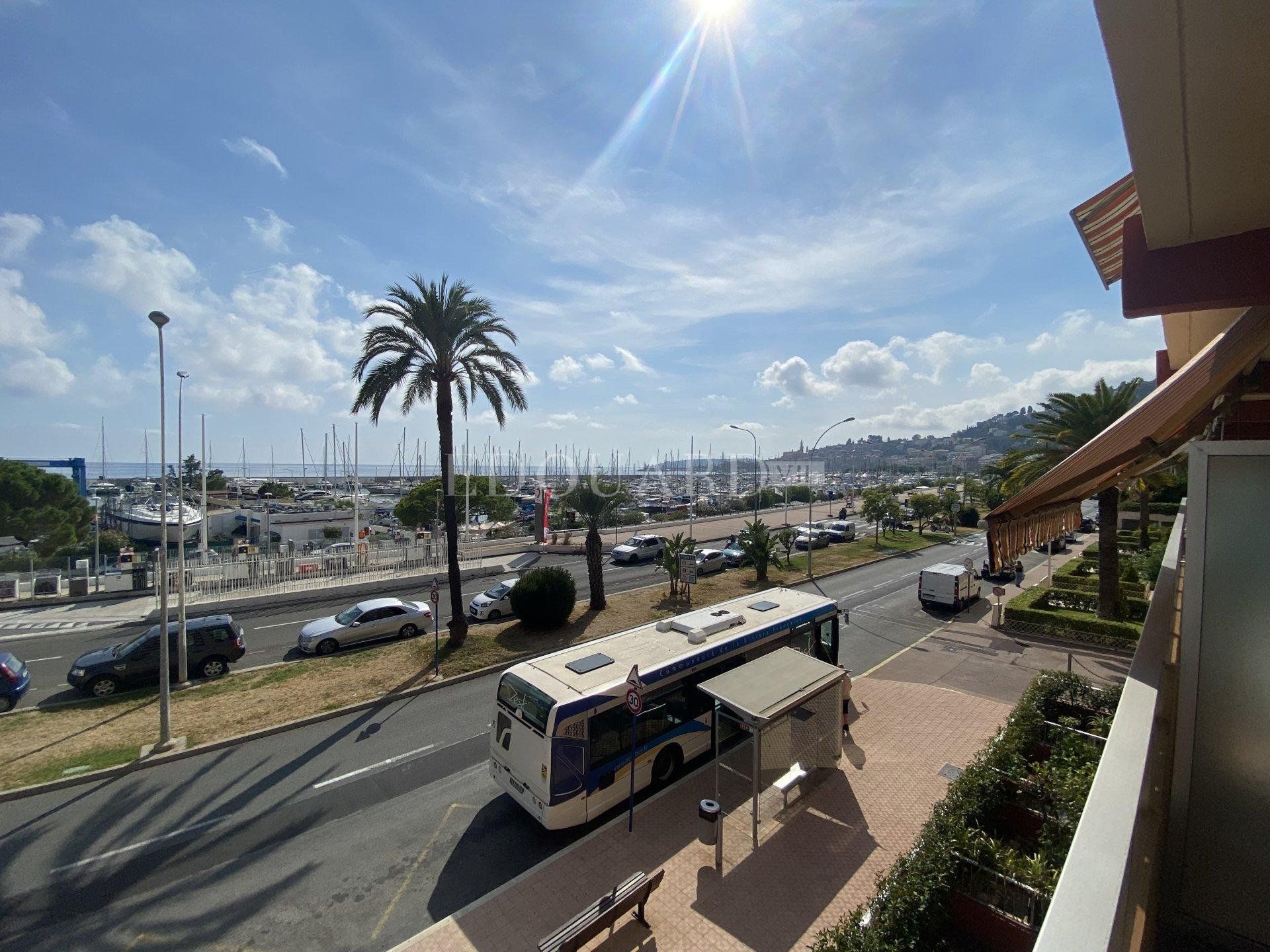 Condominium in Menton, Provence-Alpes-Côte d'Azur 11068813