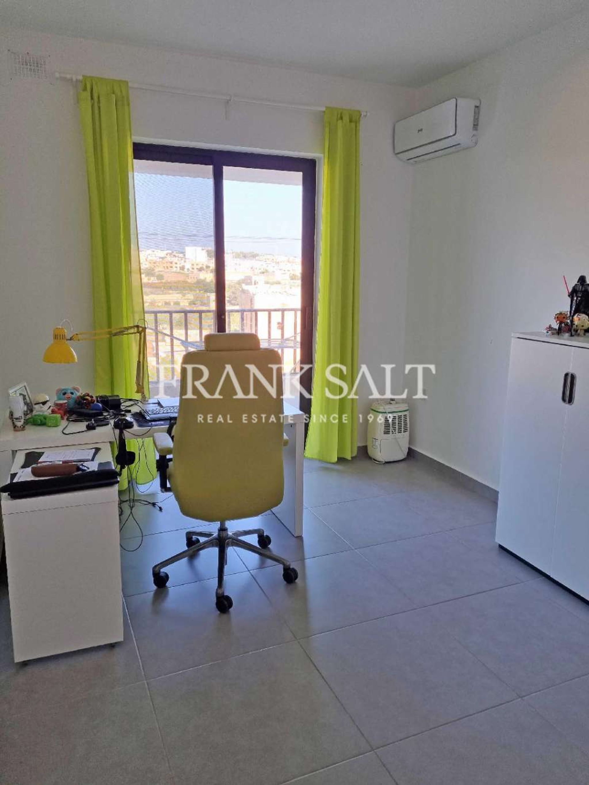 Condominio en Mosta,  11069422