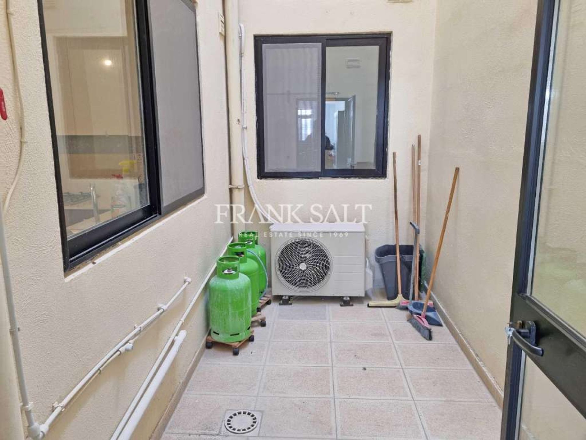 Condominio en Mosta,  11069422