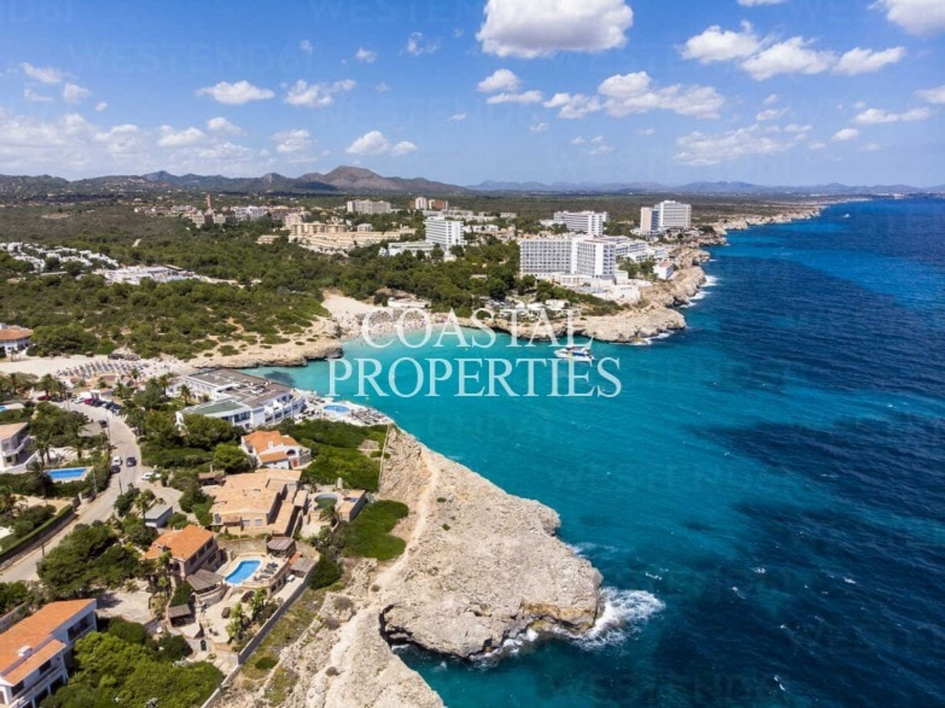 Condominium in Cales de Mallorca, Illes Balears 11075434