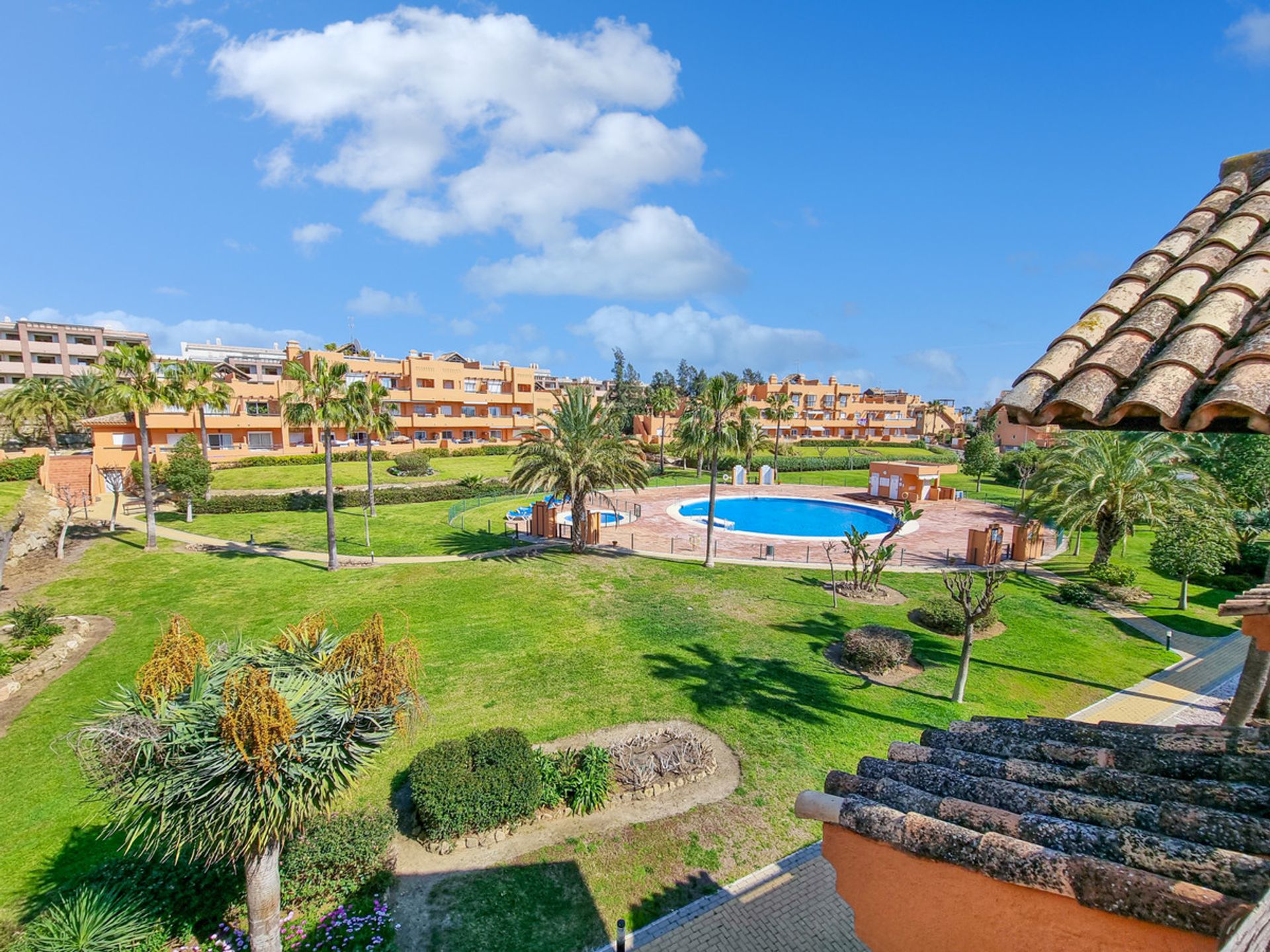 Condominium dans San Luis de Sabinillas, Andalousie 11077960