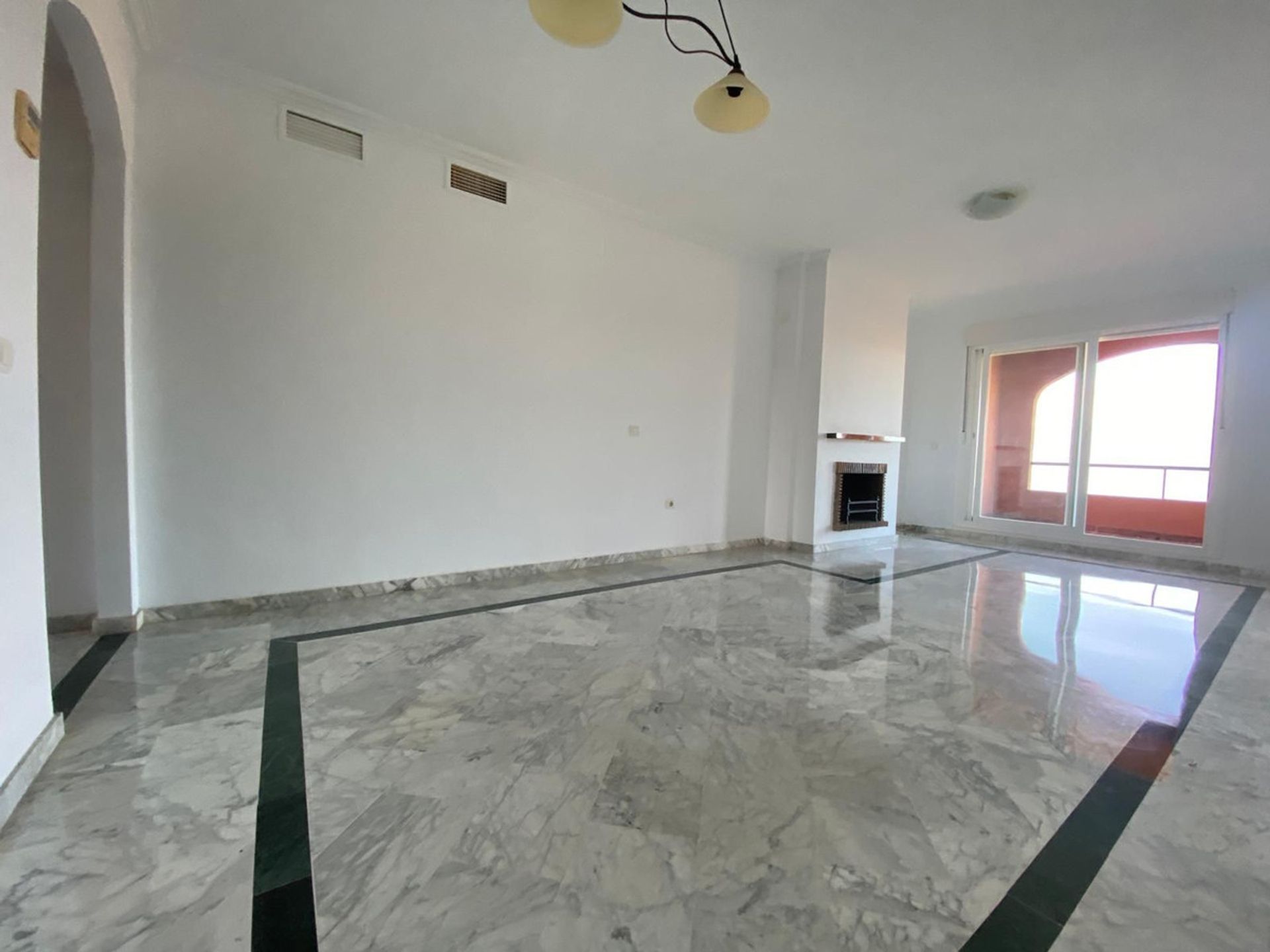 Condominium in Castillo de Sabinillas, Andalusië 11078073