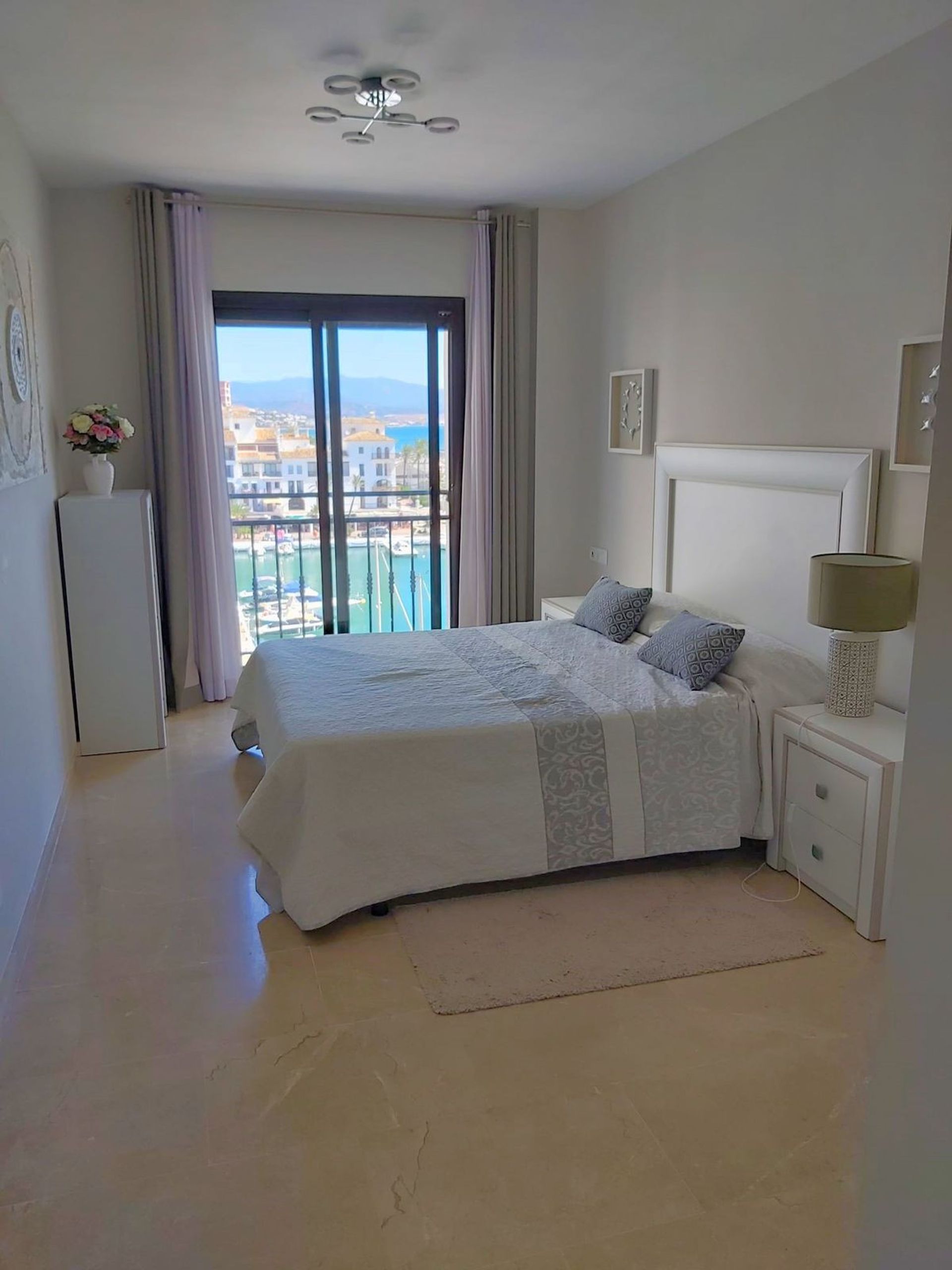 Condominio en Castillo de Sabinillas, Andalucía 11078080