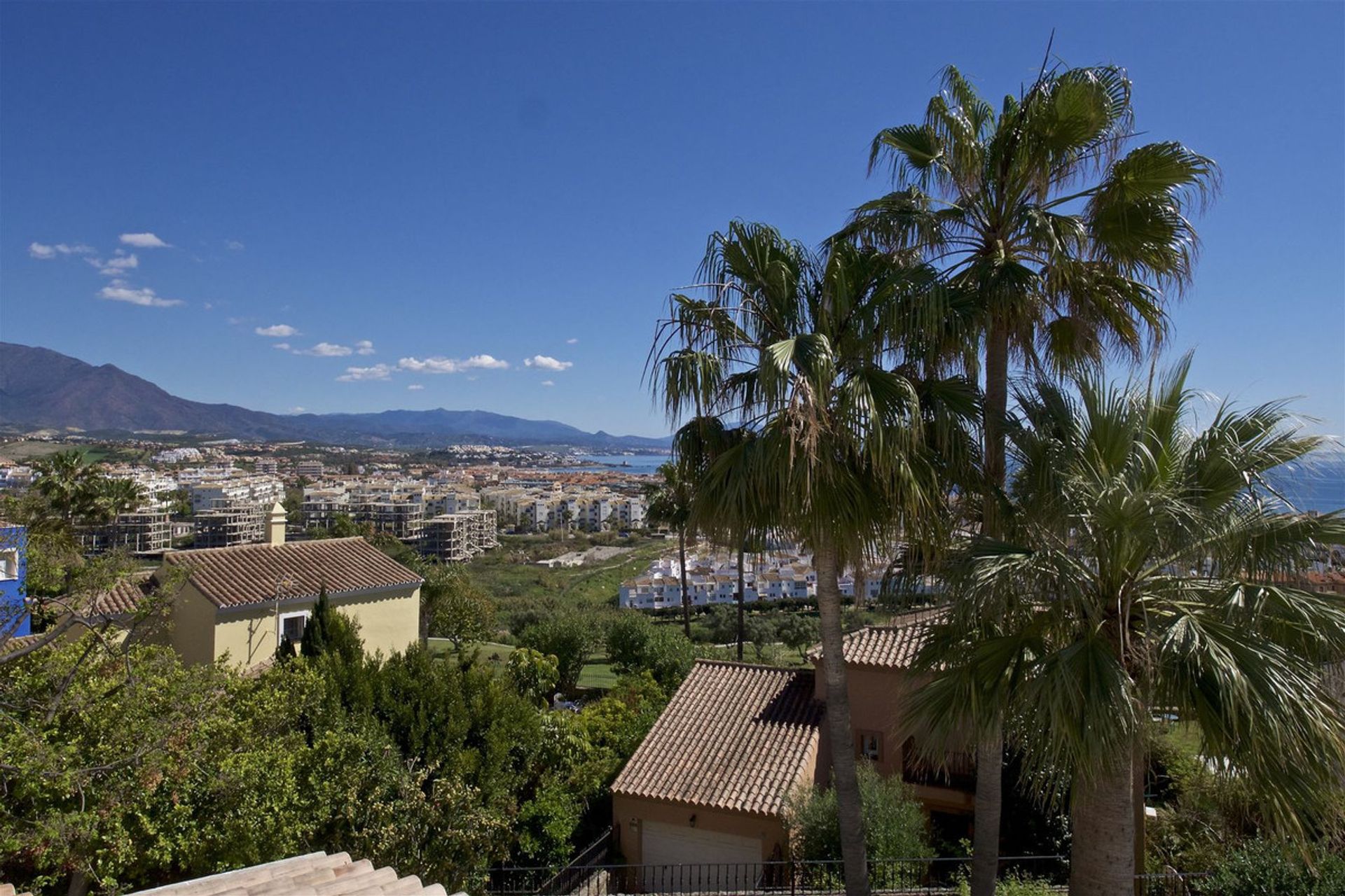 rumah dalam Puerto de la Duquesa, Andalusia 11078212