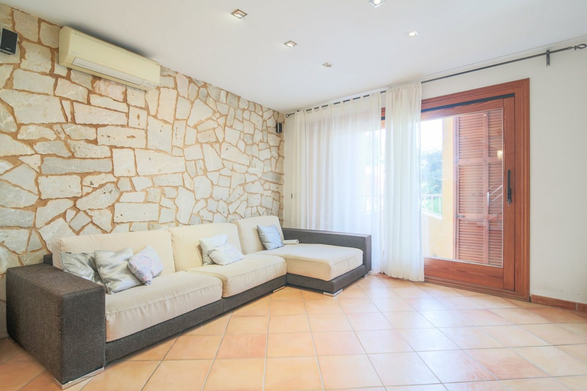 Condominium in Capdepera, Balearic Islands 11081780