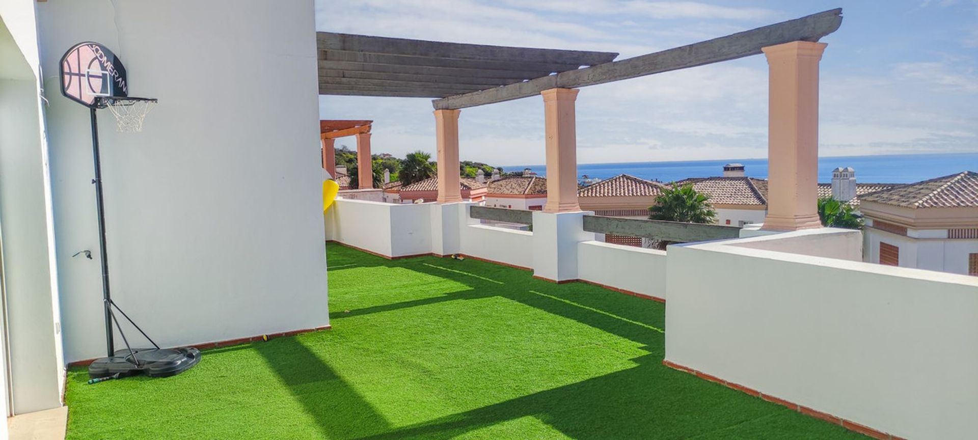 Condominio en Guadiaro, Andalucía 11087022