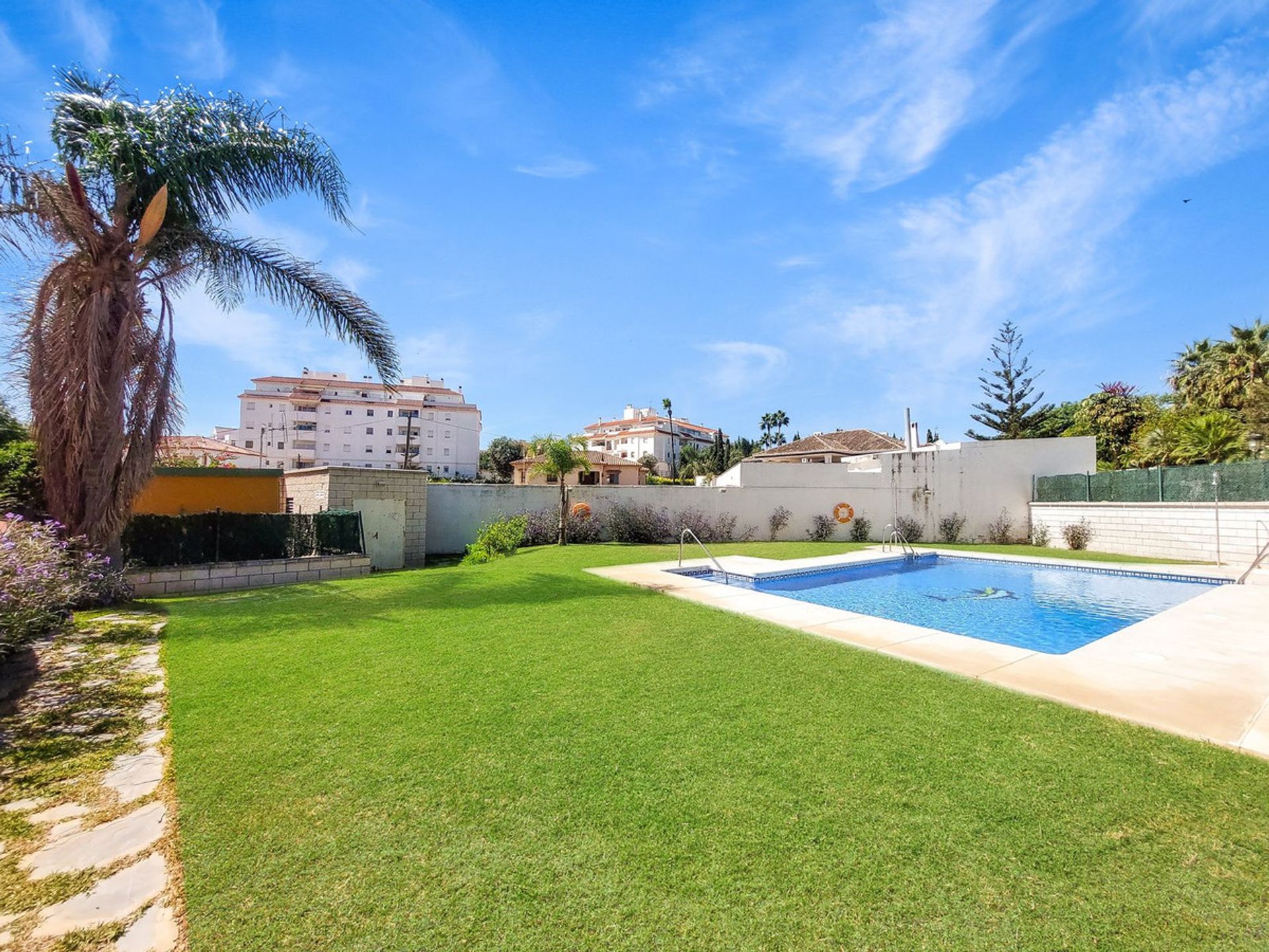 Condominium dans San Luis de Sabinillas, Andalousie 11087270