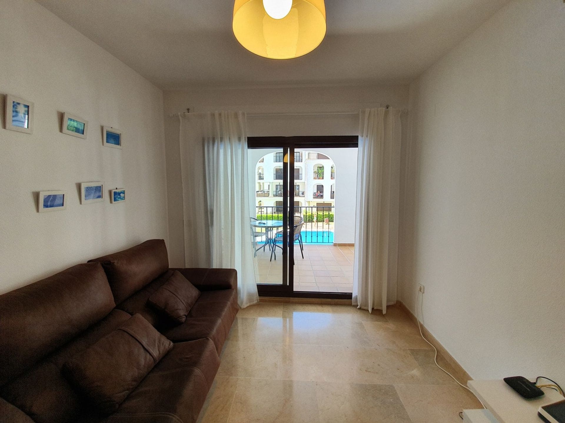 Condominium in La Duquesa, Andalucía 11087869