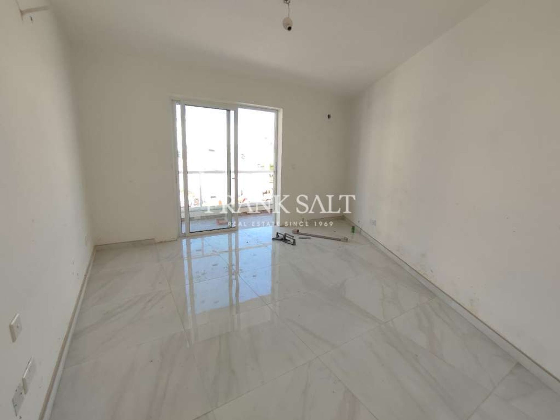 Condominio en Mosta,  11100109